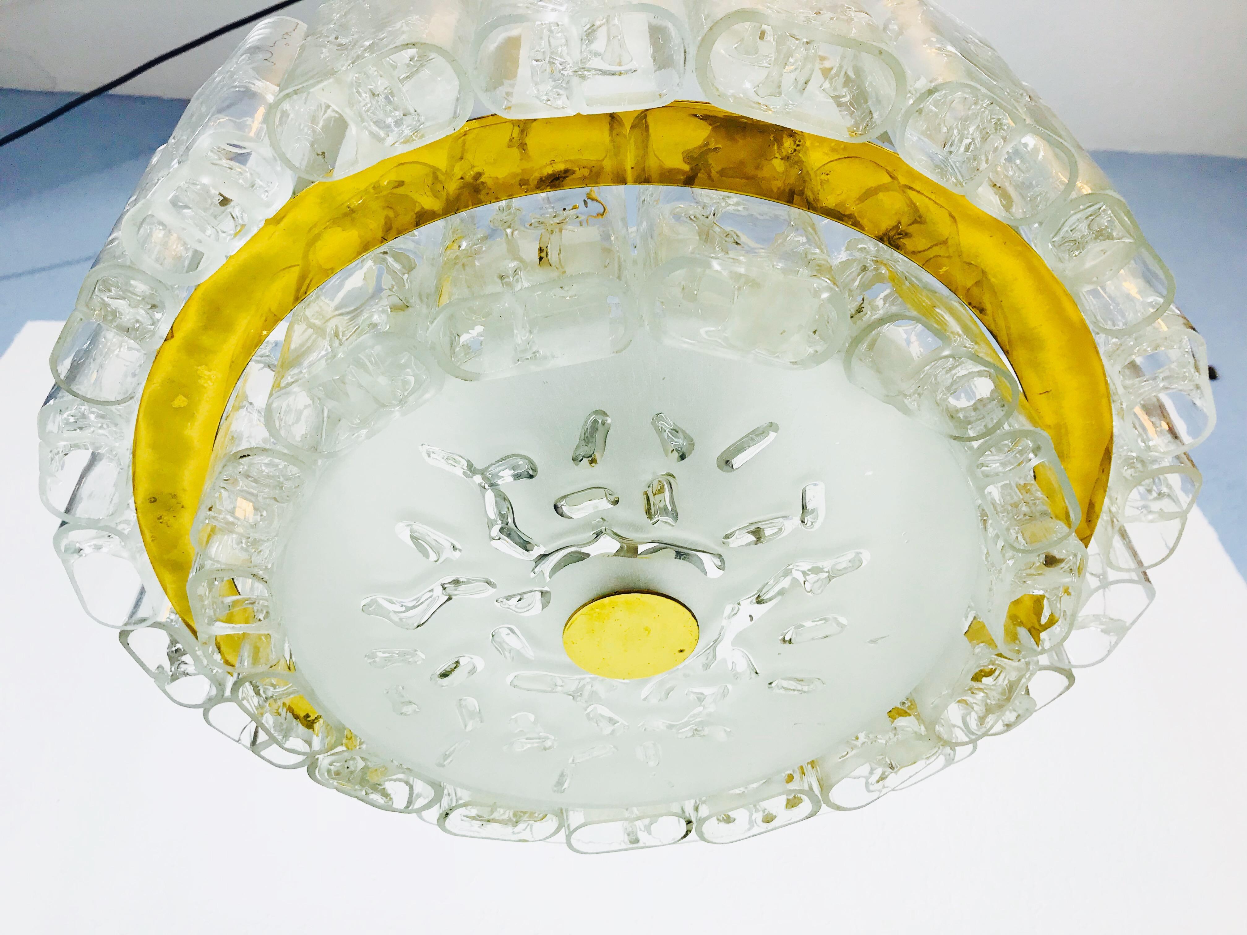Doria Zweistöckiger kreisförmiger Kristall-Eisglas-Kronleuchter aus der Jahrhundertmitte, 1960er Jahre im Angebot 4
