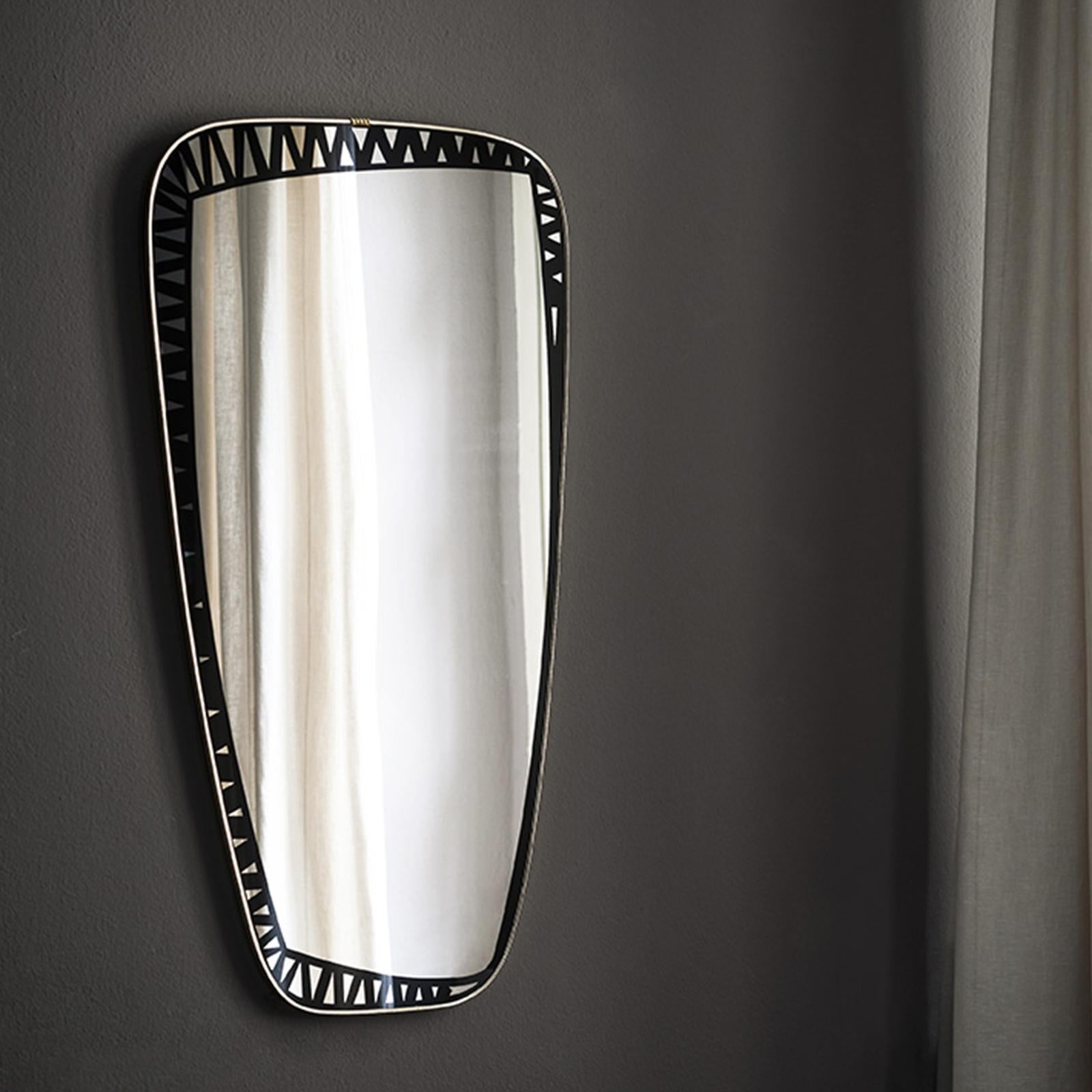 A striking object of functional decor, this mirror is a precious addition to a contemporary home. Either on a mantelpiece in the living room, as welcoming piece in an entryway, or a decorative accent in the bedroom, this mirror will make a