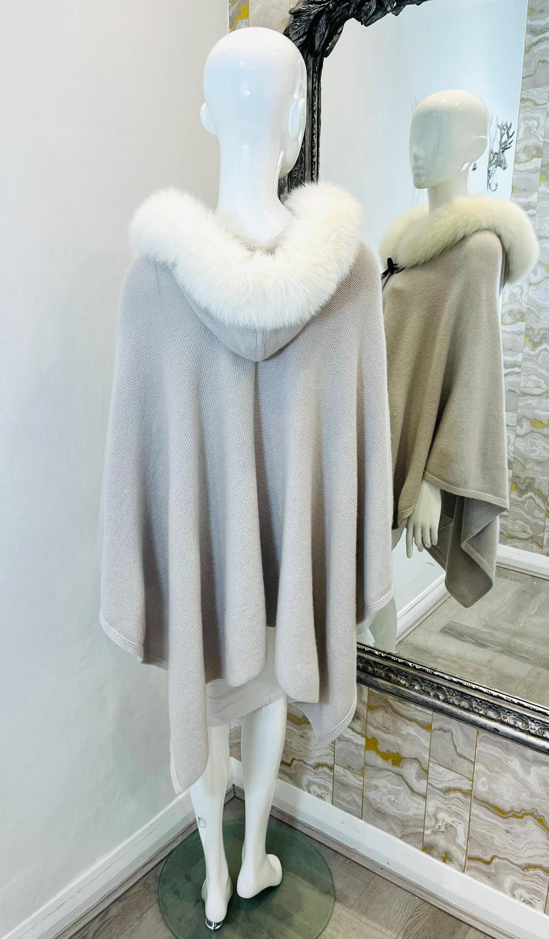 Doriani Rabbit Fur & Cashmere Cape In Excellent Condition For Sale In London, GB