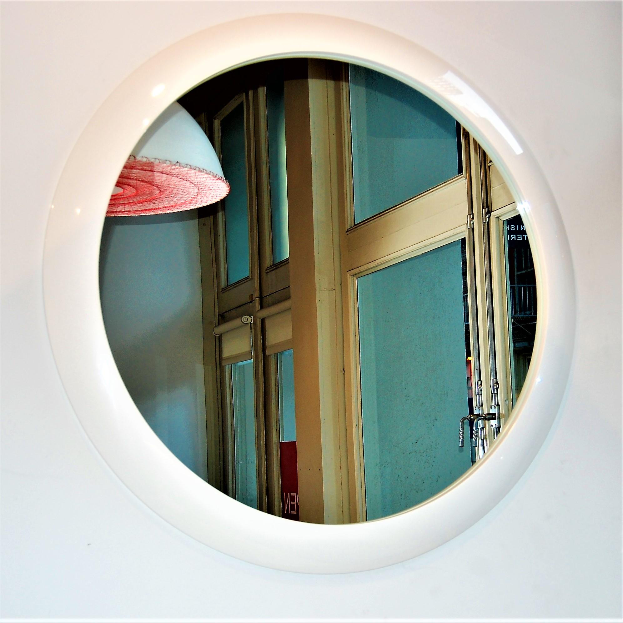 Sculpté Miroir Dorica en vente