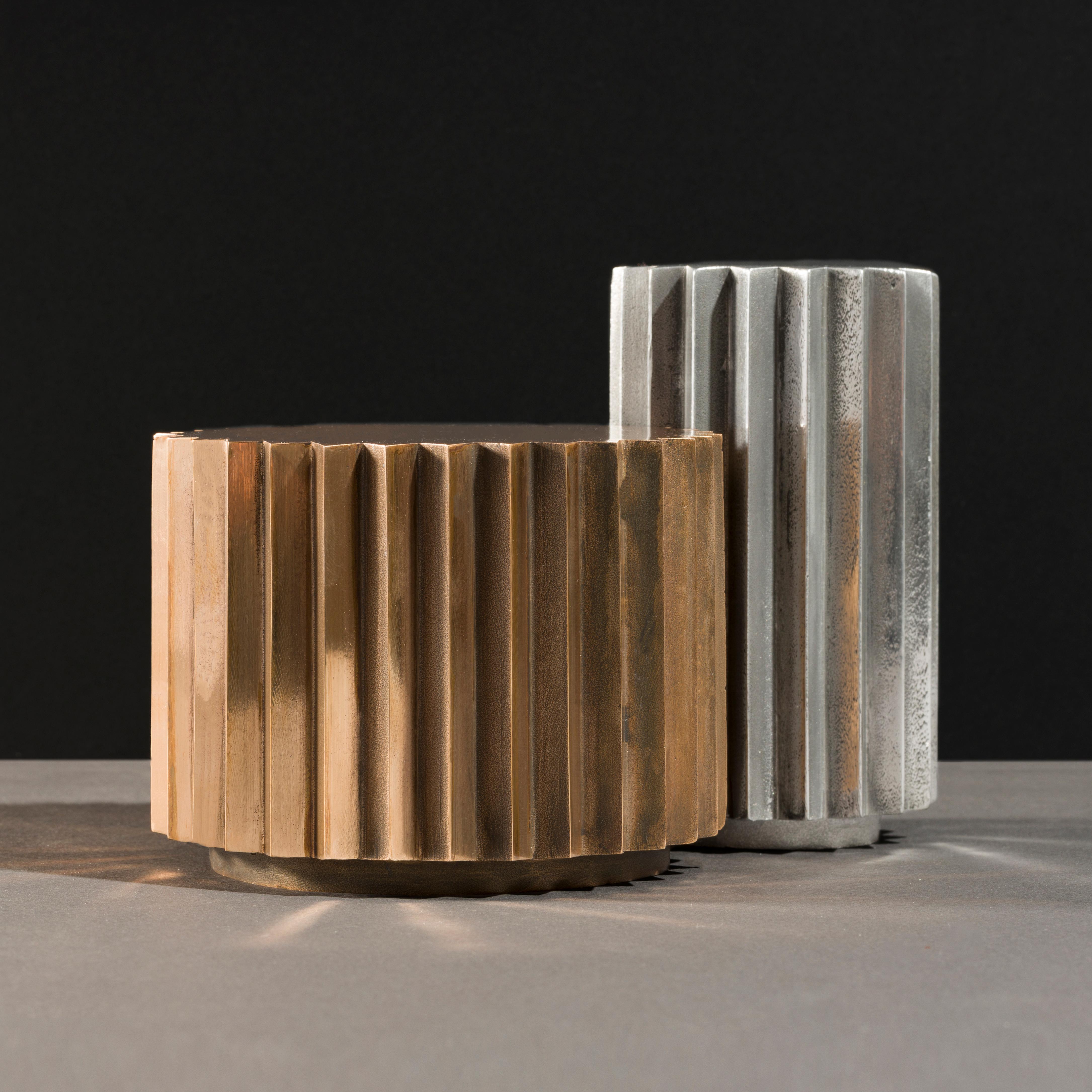Ensemble de tables basses Doris à facettes multiples en bronze moulé et aluminium Neuf - En vente à Fiesole, Florence