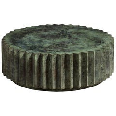 Mesa de centro multifacética Doris de bronce fundido con pátina verde toscana