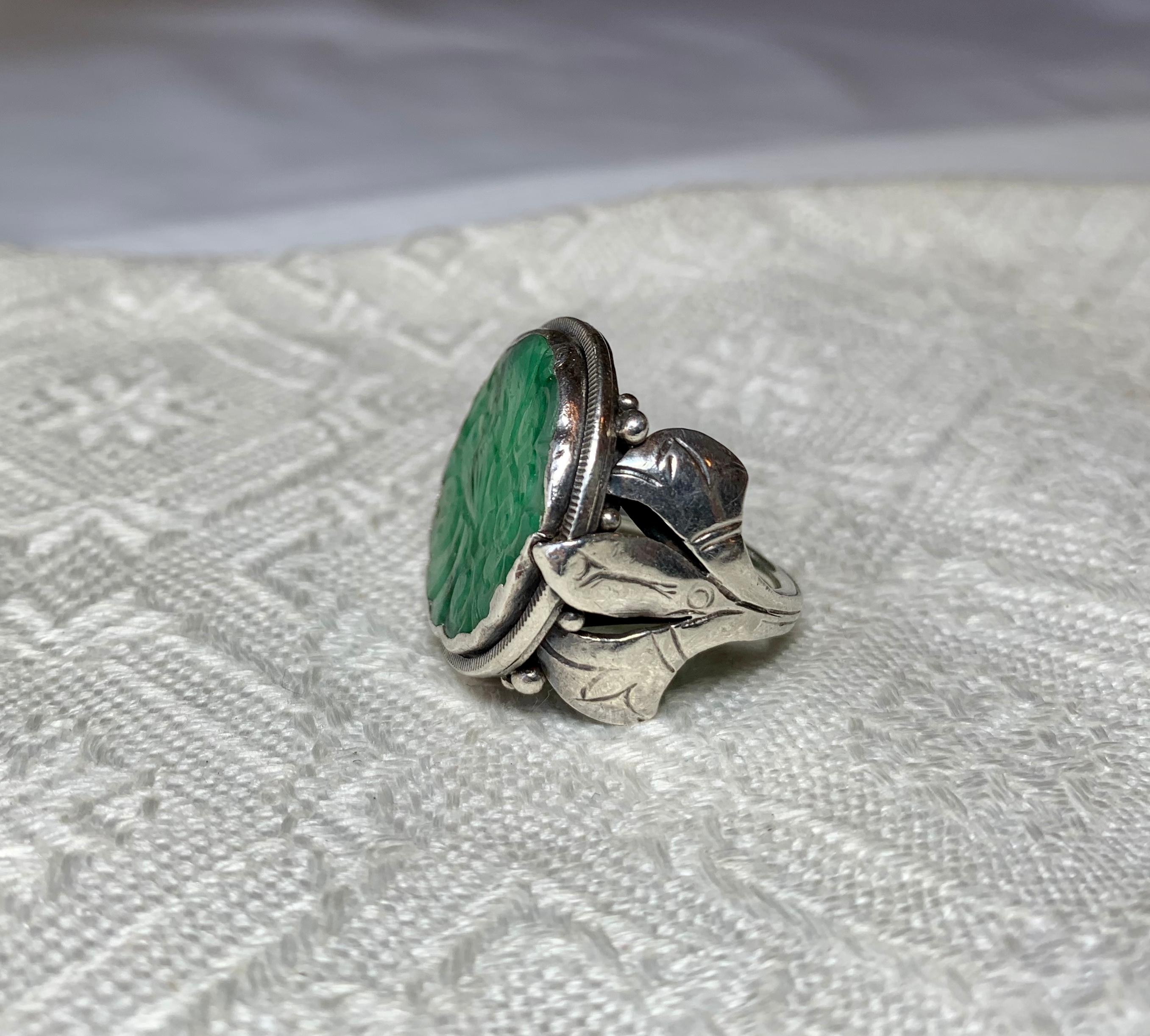 Doris Cliff Jade Ring Mid-Century Modern Flower Motif Sterling Silver In Good Condition For Sale In New York, NY