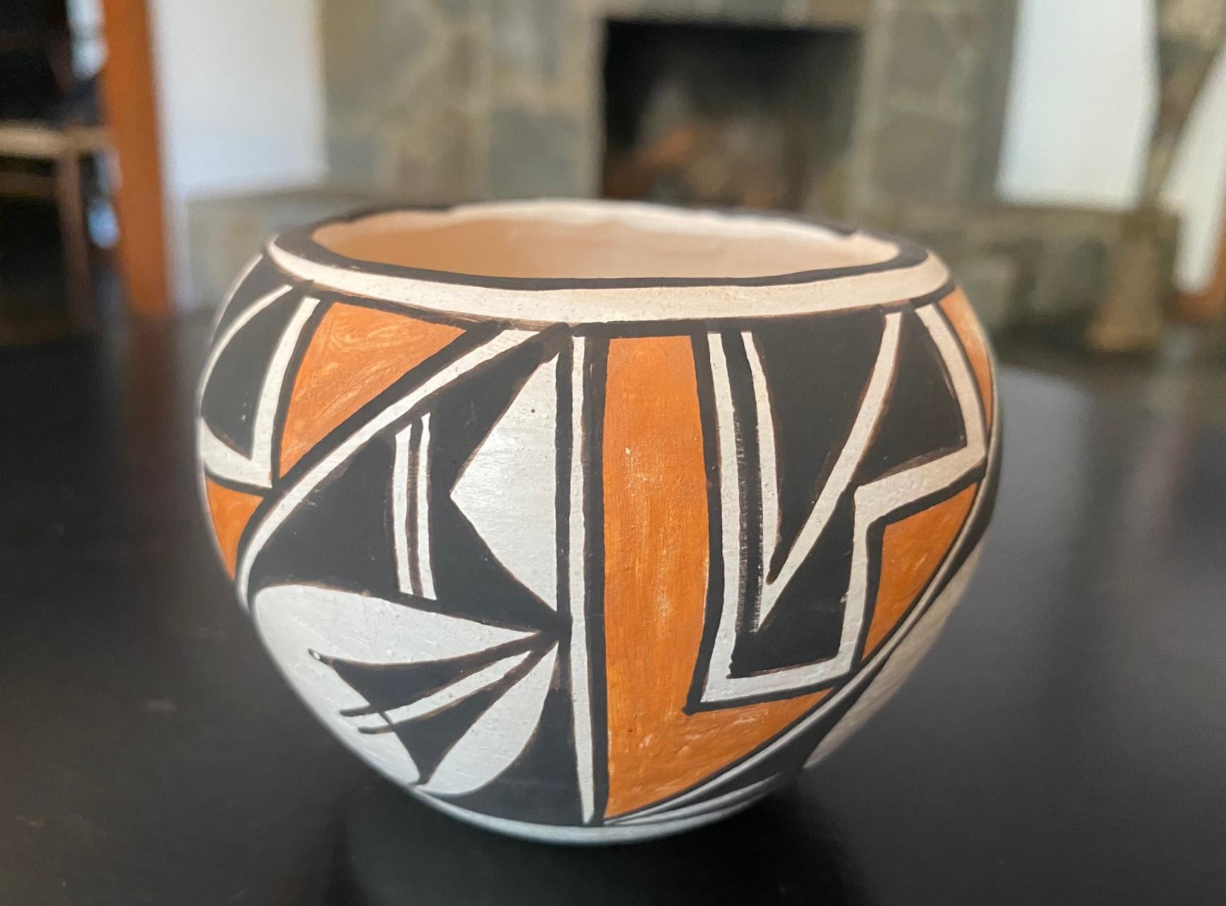A beautiful, quite colorful Indigenous Native American Southwest Acoma Pueblo of New Mexico bowl by Doris Concho Patricio (1944-2019) featuring a wonderful geometrical pattern and design.  

The bowl is signed (