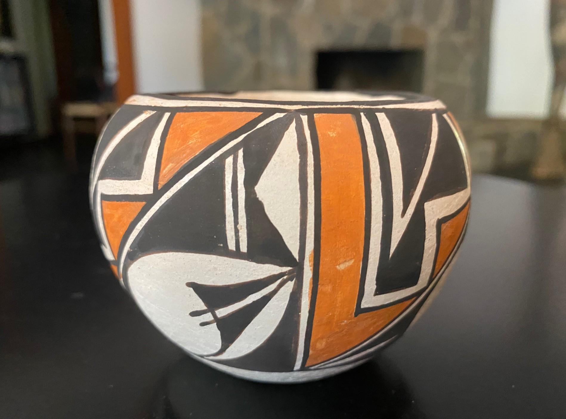 20th Century Doris Concho Patricio Signed Native American Acoma Pueblo Southwest Pottery Bowl For Sale