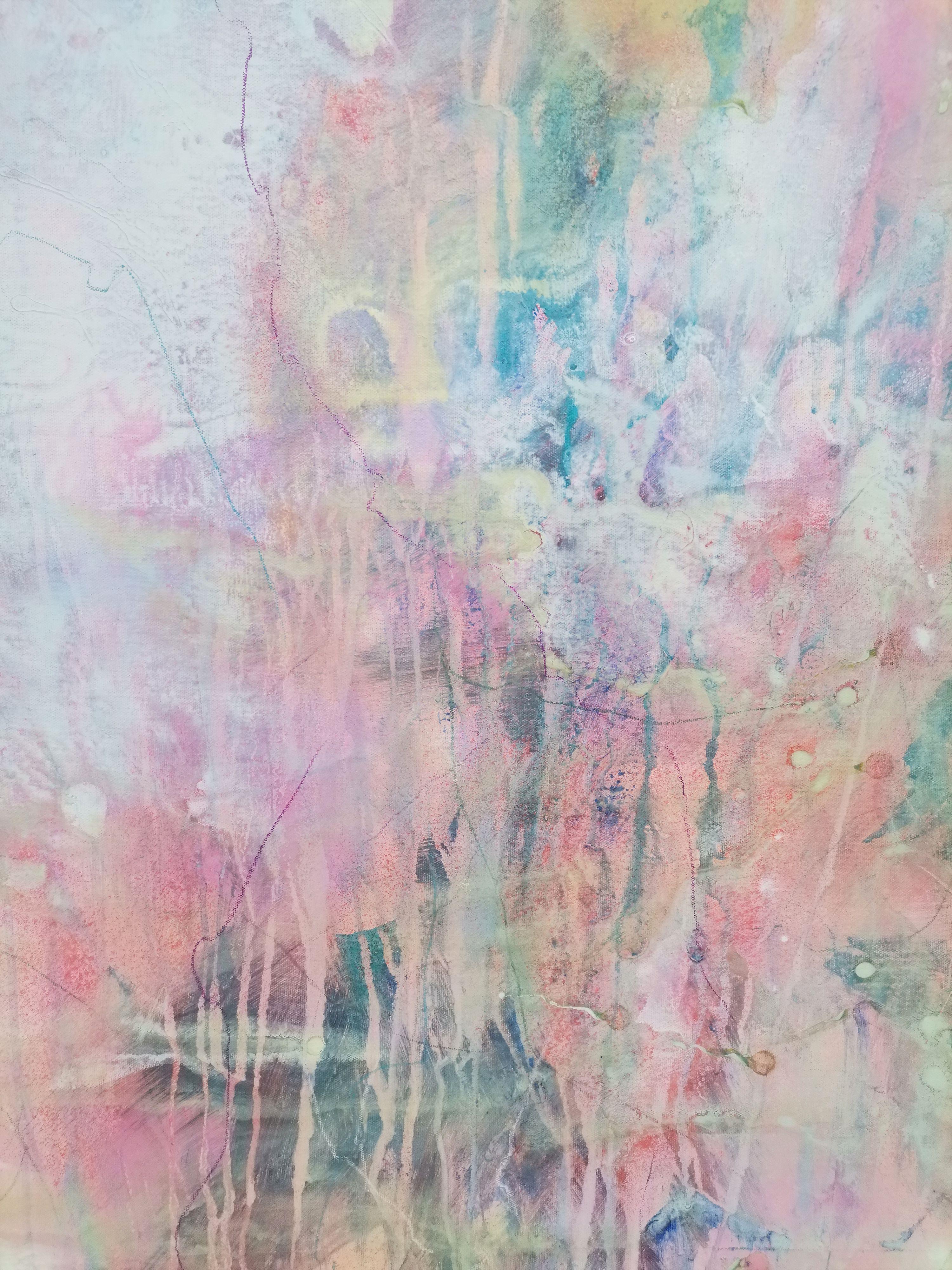 Das magische Licht und die Schönheit der Mittelmeerinsel, auf der ich meine Bilder male, dienen mir als Inspiration.    Diesmal fließen die sanften Farben wie Rosa, Hellblau, Beige und Weiß auf sehr subtile Weise über die Leinwand. Glatte