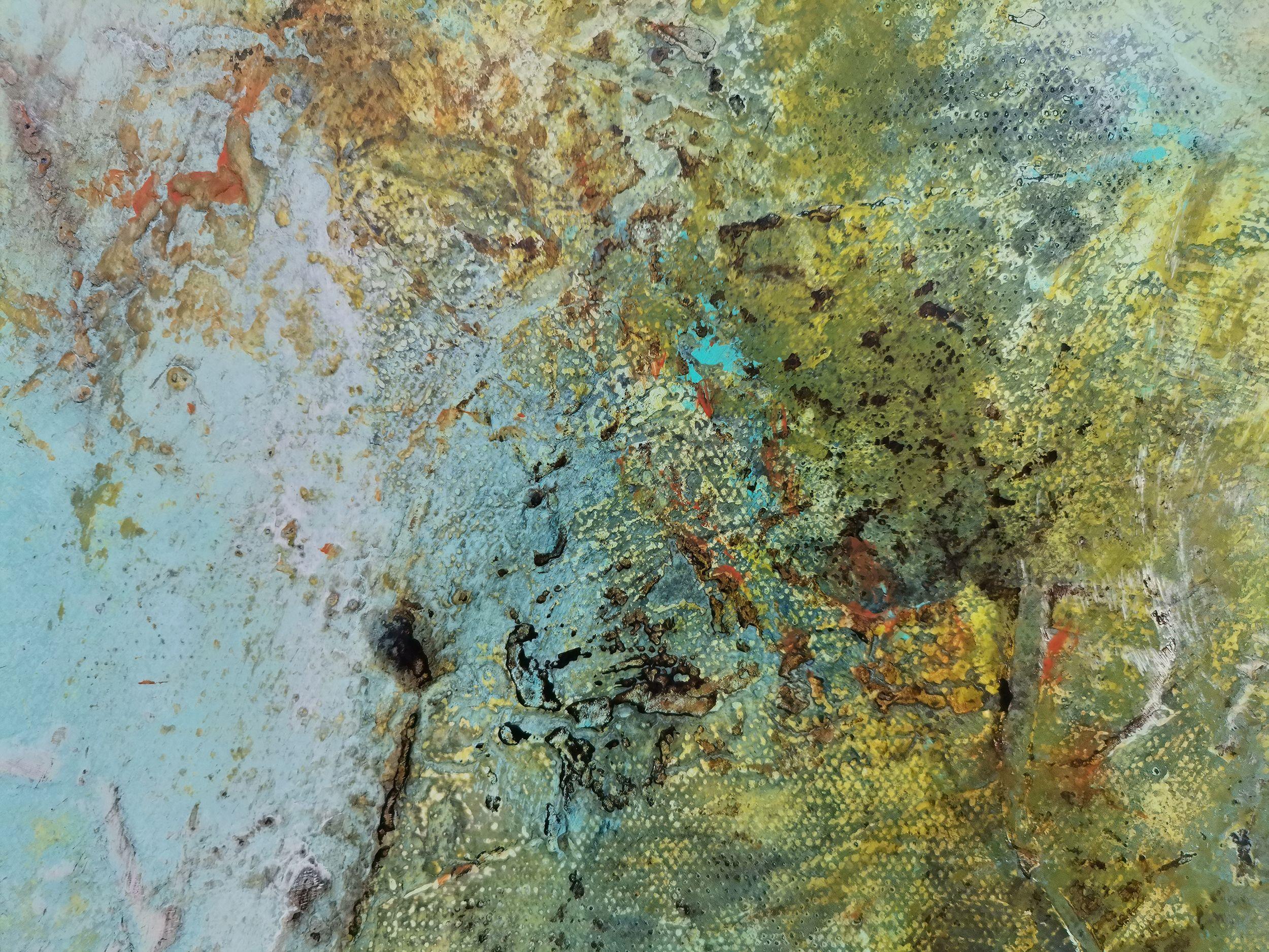 Life and growth are associated with the color green. Green is the color of freshness and naturalness and in a figurative sense of hope and confidence. The painting is bursting with energy. The fresh, energetic green magically attracts the viewer and