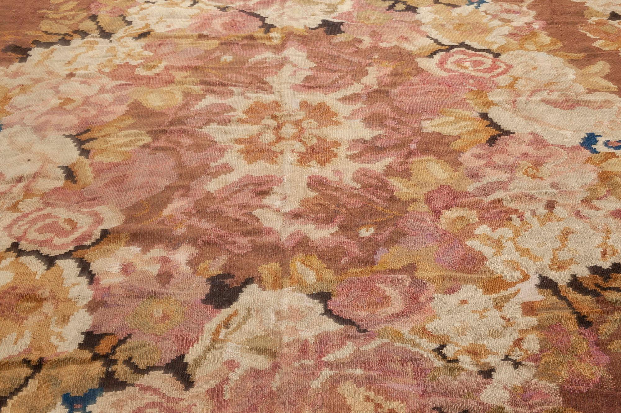 Annodato a mano Doris Leslie Blau Tappeto in lana fatto a mano con motivo floreale Aubusson francese del 1900 in vendita