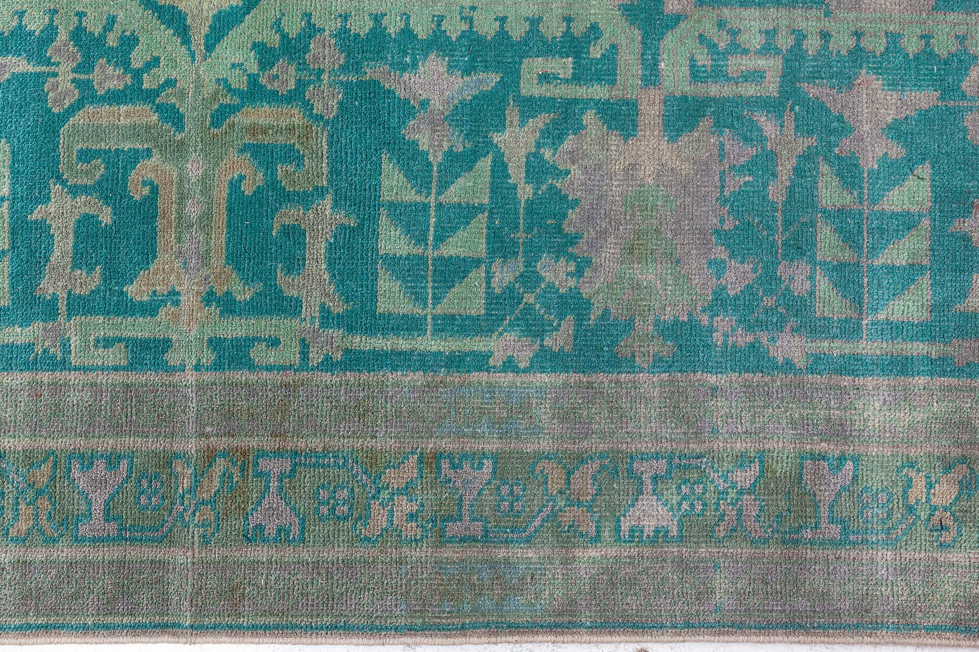 Doris Leslie Blau 1900er Jahre Großer türkischer Borlou handgefertigter Wollteppich (Handgeknüpft) im Angebot