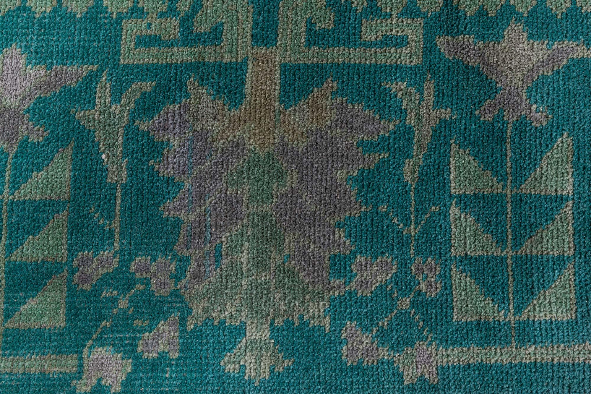 Doris Leslie Blau 1900er Jahre Großer türkischer Borlou handgefertigter Wollteppich (20. Jahrhundert) im Angebot