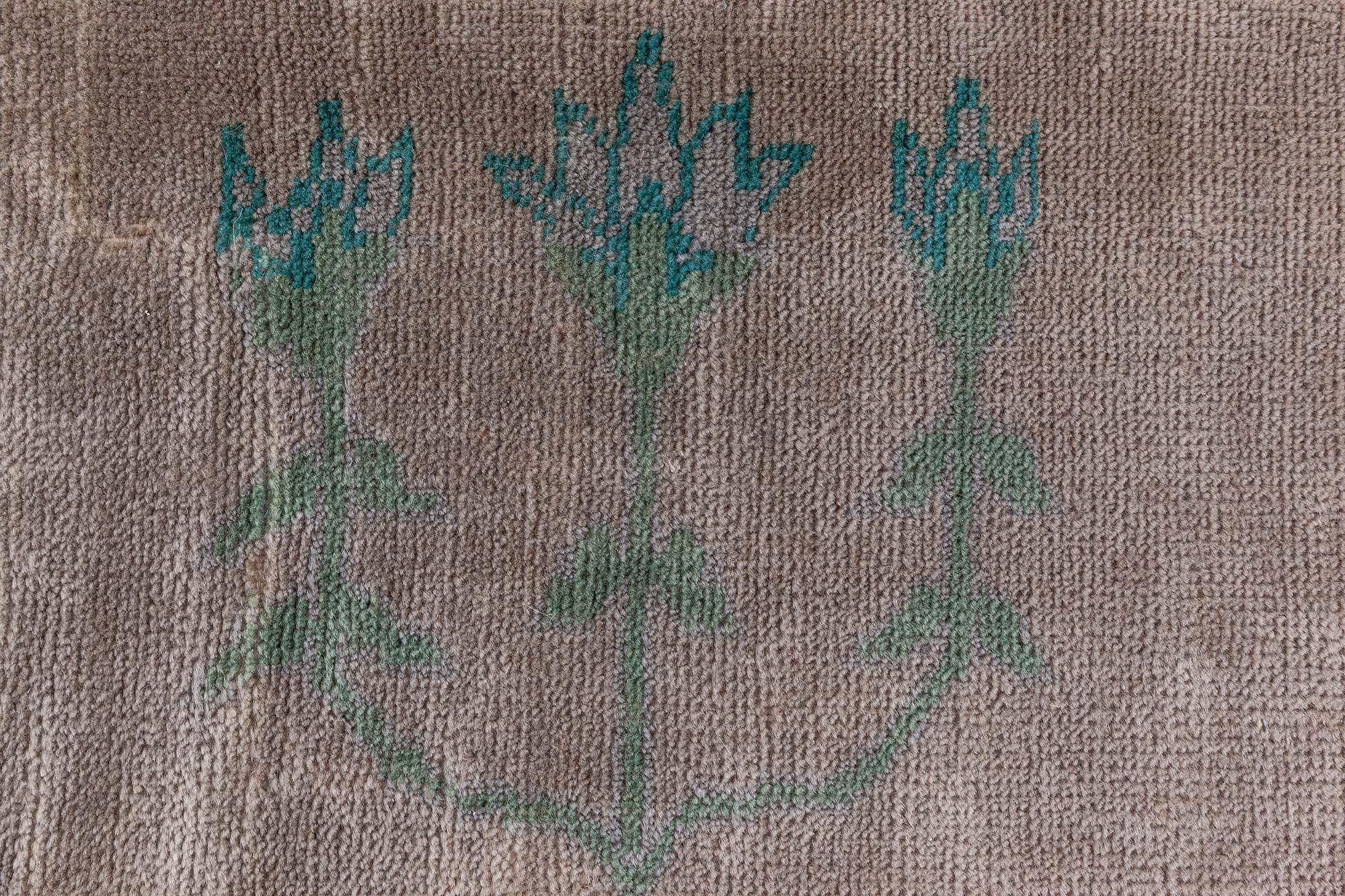 Doris Leslie Blau 1900er Jahre Großer türkischer Borlou handgefertigter Wollteppich (Wolle) im Angebot