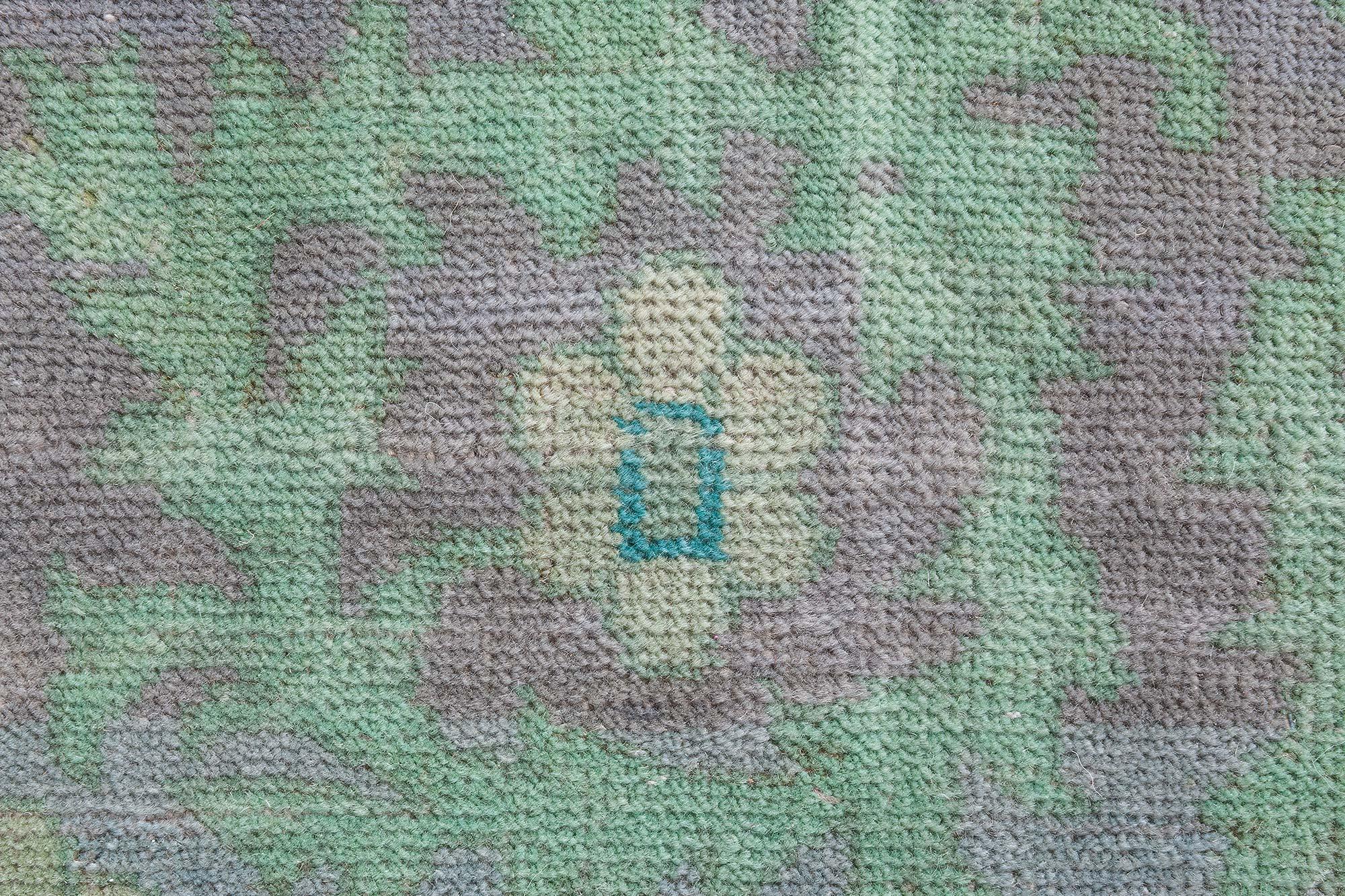 Doris Leslie Blau 1900er Jahre Großer türkischer Borlou handgefertigter Wollteppich im Angebot 1
