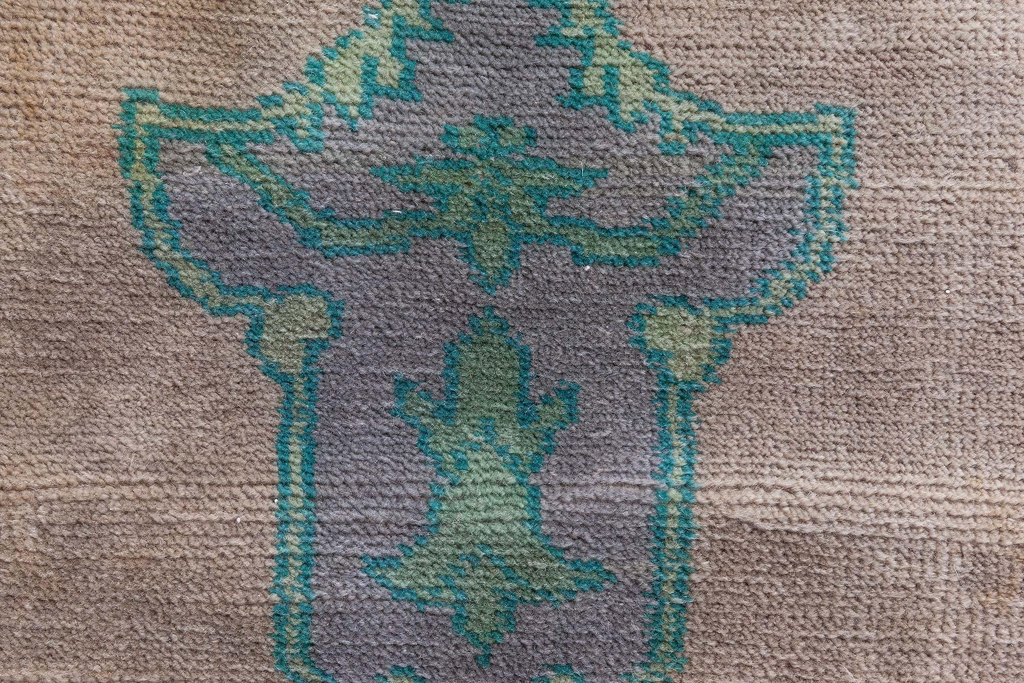 Doris Leslie Blau 1900er Jahre Großer türkischer Borlou handgefertigter Wollteppich im Angebot 2