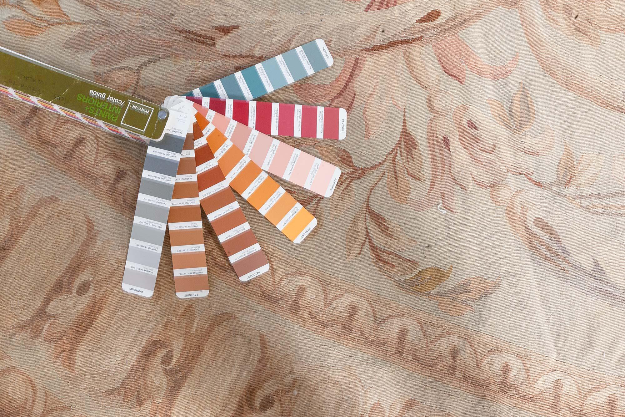 Autentico tappeto Aubusson rotondo in lana fatto a mano del XIX secolo
Dimensioni: 13'8