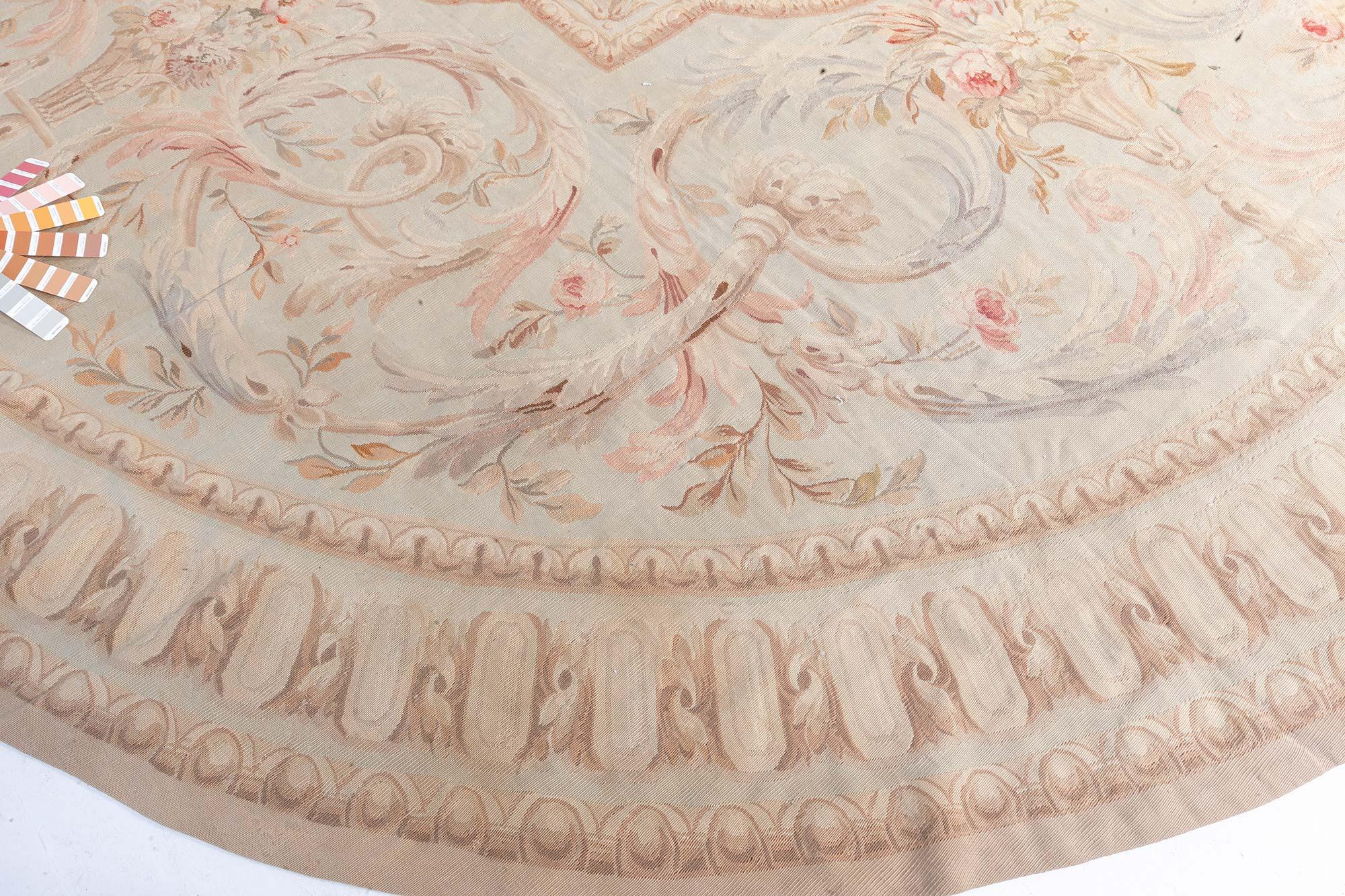 Francese Doris Leslie Blau Tappeto rotondo in lana fatto a mano del XIX secolo Aubusson in vendita