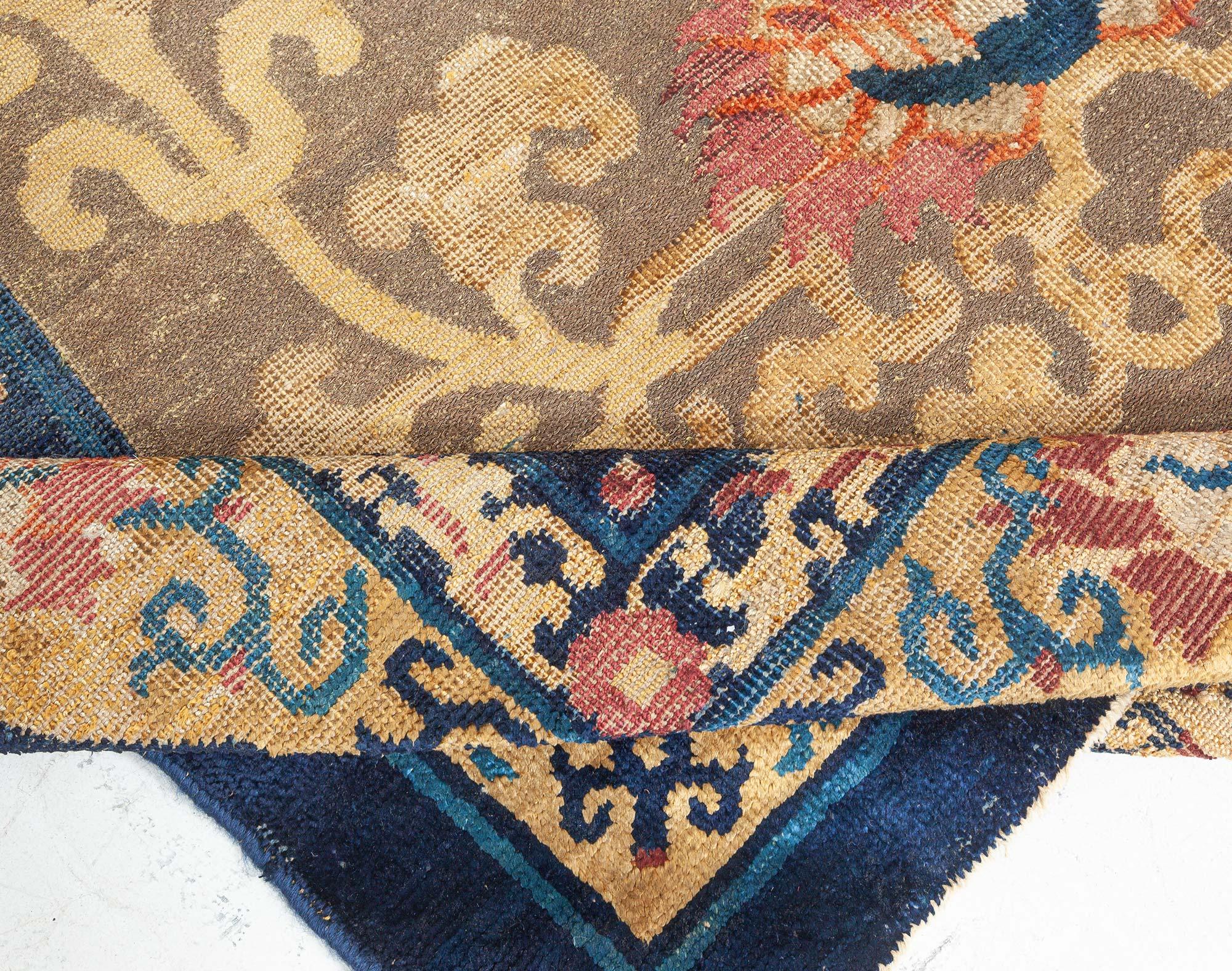 XIXe siècle Tapis chinois du 19ème siècle en fil de métal à motifs floraux Doris Leslie Blau en vente