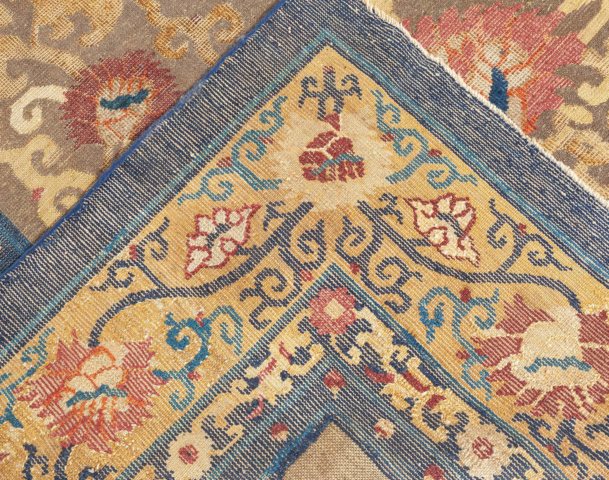 Tapis chinois du 19ème siècle en fil de métal à motifs floraux Doris Leslie Blau en vente 1