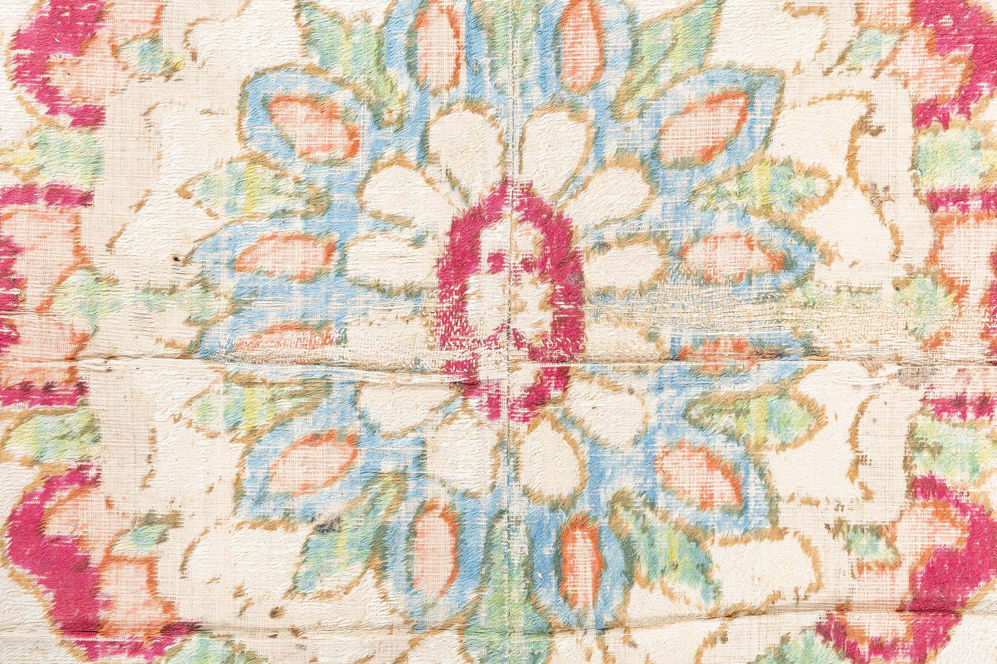 Doris Leslie Blau Tapis de table en soie européen exquis du XIXe siècle
Taille : 7'3