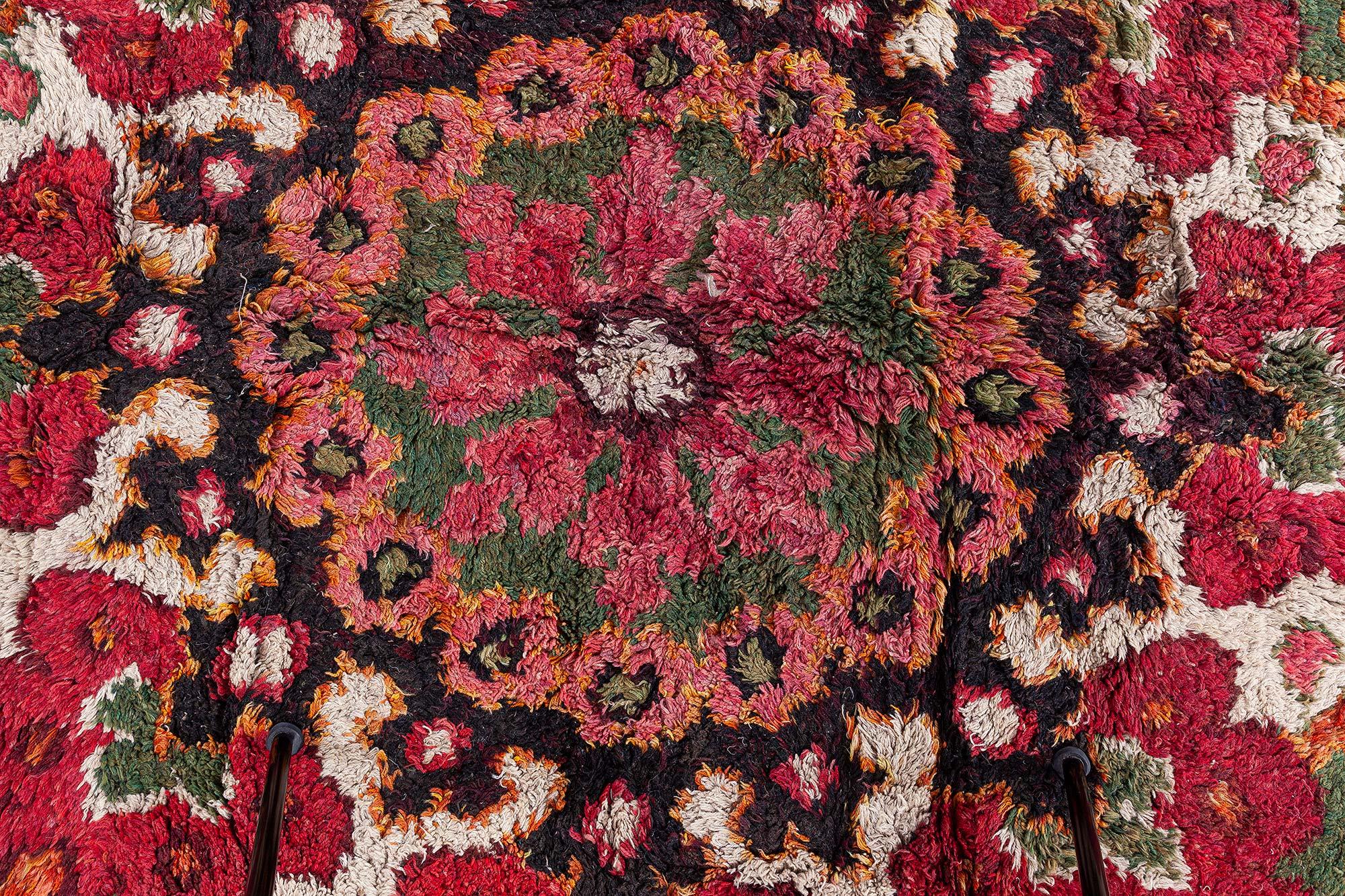 Doris Leslie Blau 19th Century French Green Red fragment Rug In Good Condition For Sale In New York, NY