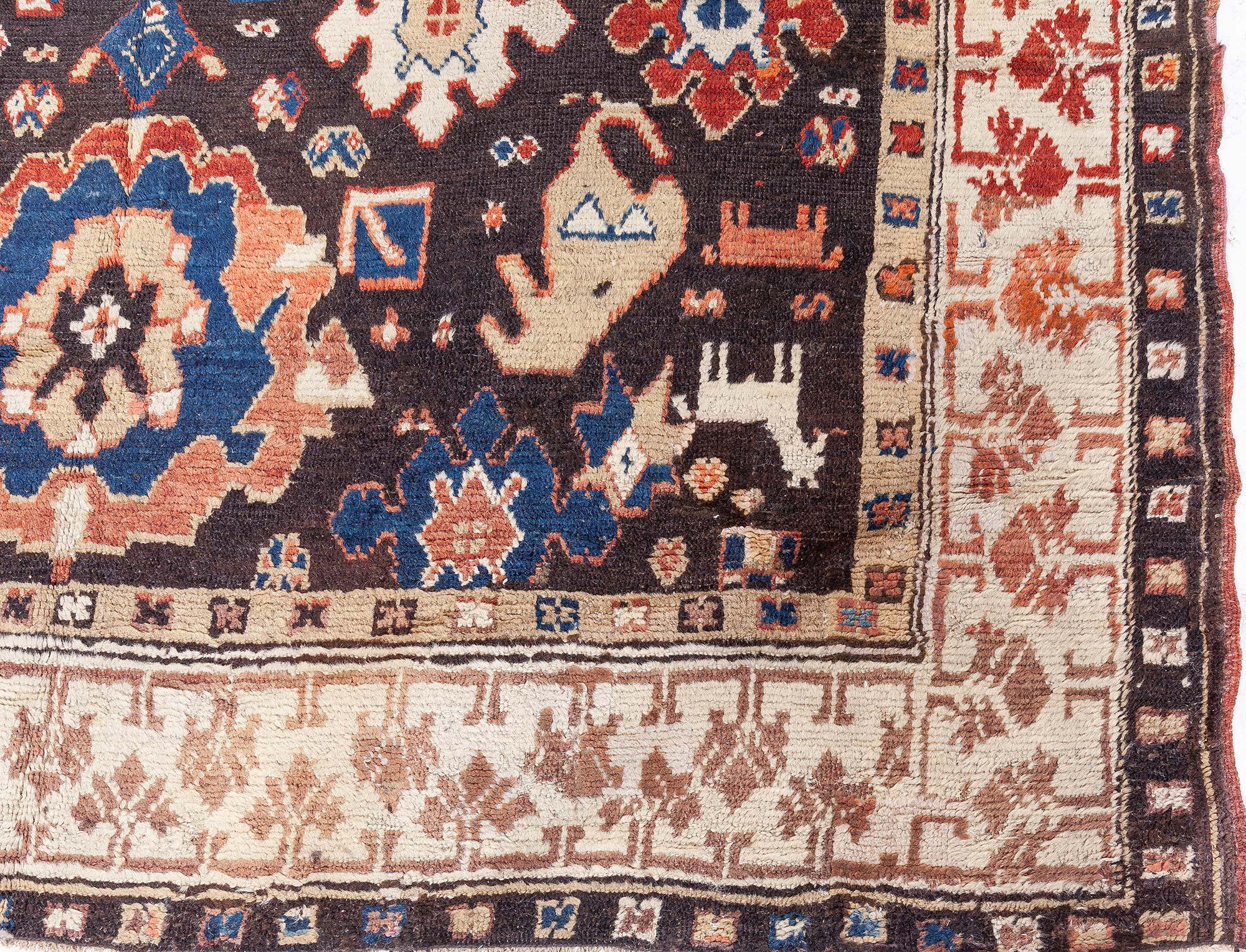 Noué à la main Tapis de couloir Karabagh ancien Doris Leslie Blau du 19ème siècle, vers 1880 en vente