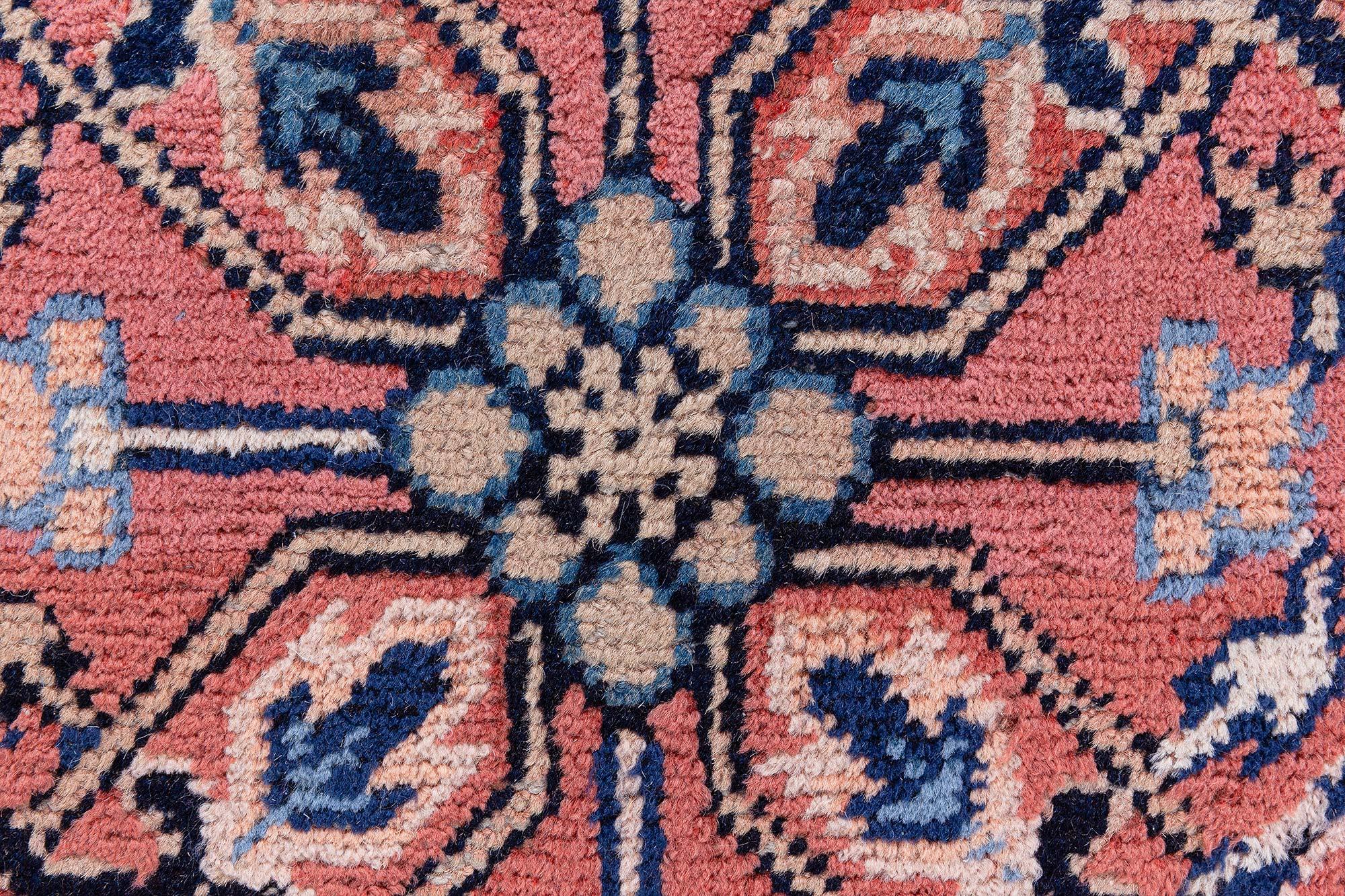 Handgewebter Wollteppich aus Khotan-Samarkand, Zentralasien, 19.
Größe: 12'1