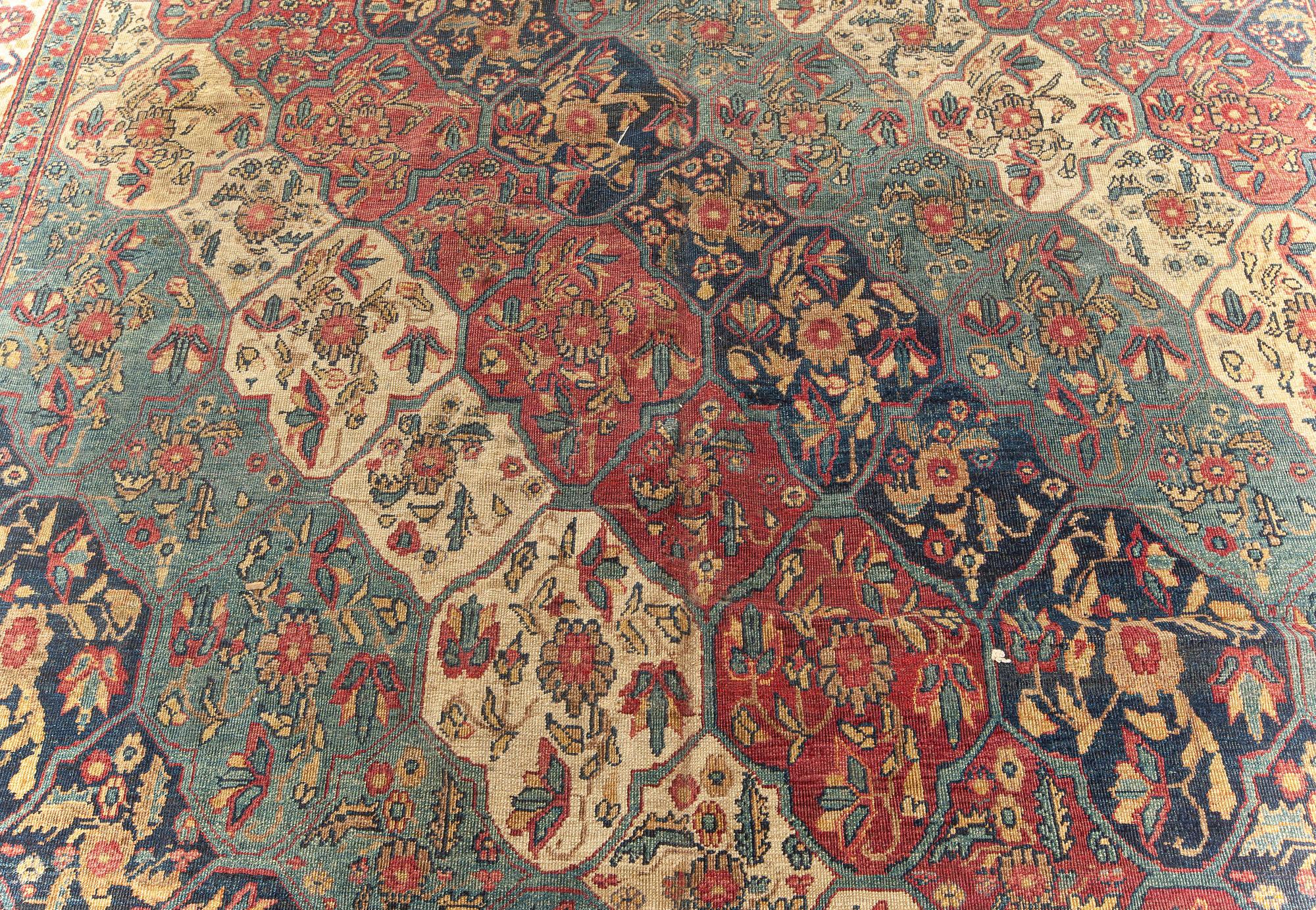 Lana Doris Leslie Blau Tappeto in lana intrecciata a mano del XIX secolo Kirman rosso e blu in vendita