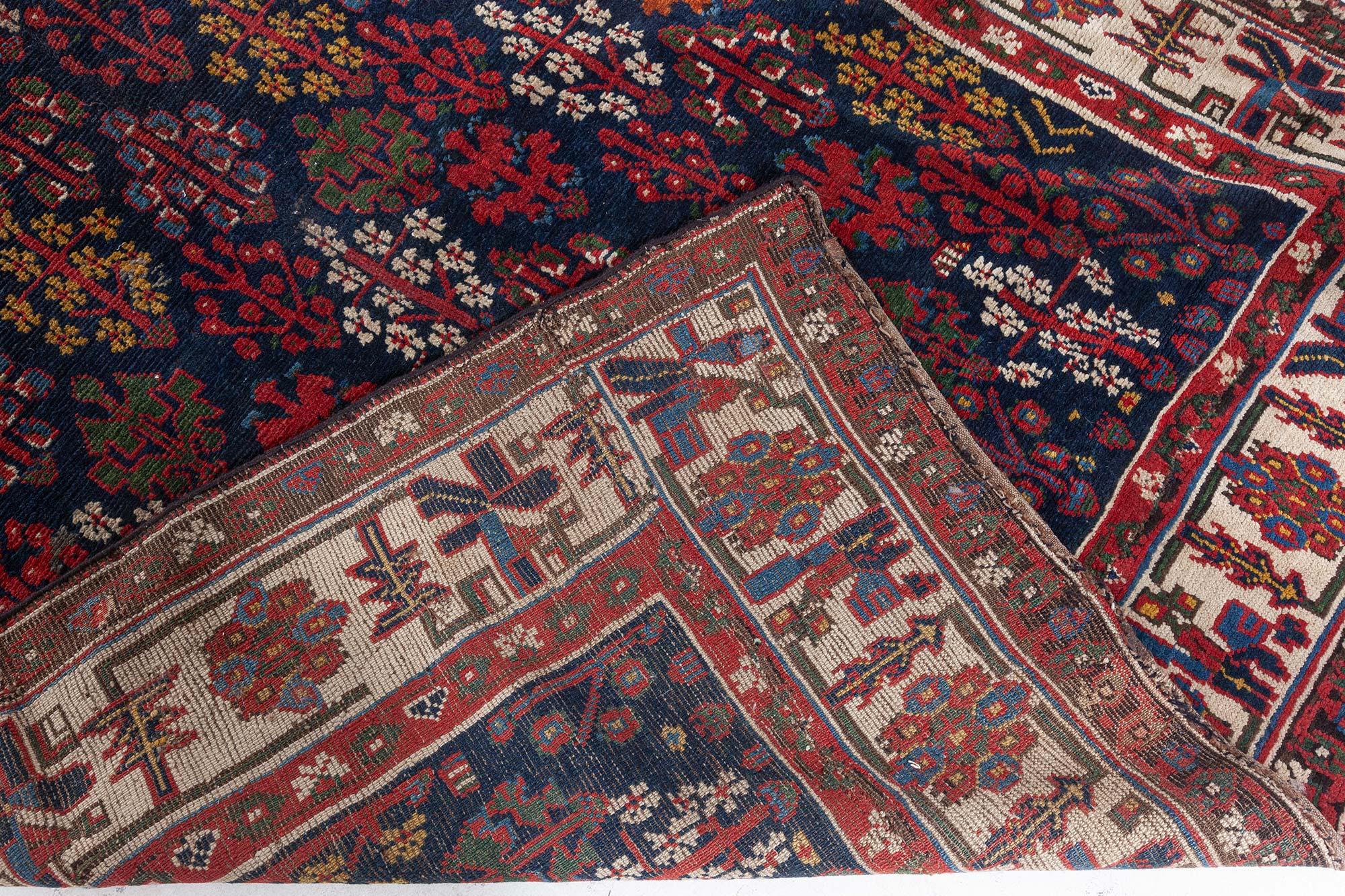 Doris Leslie Blau Tapis en laine tissé à la main du 19e siècle, Perse du Nord-Ouest, Botanique en vente 3