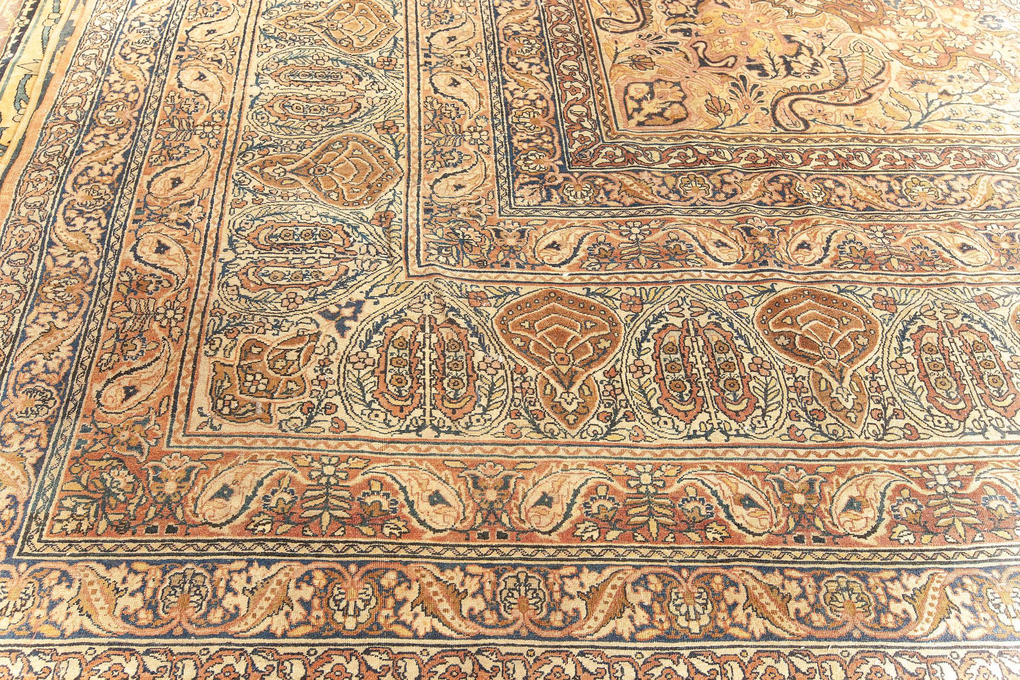 XIXe siècle Tapis Kirman persan surdimensionné Doris Leslie Blau 19ème siècle fait à la main en vente