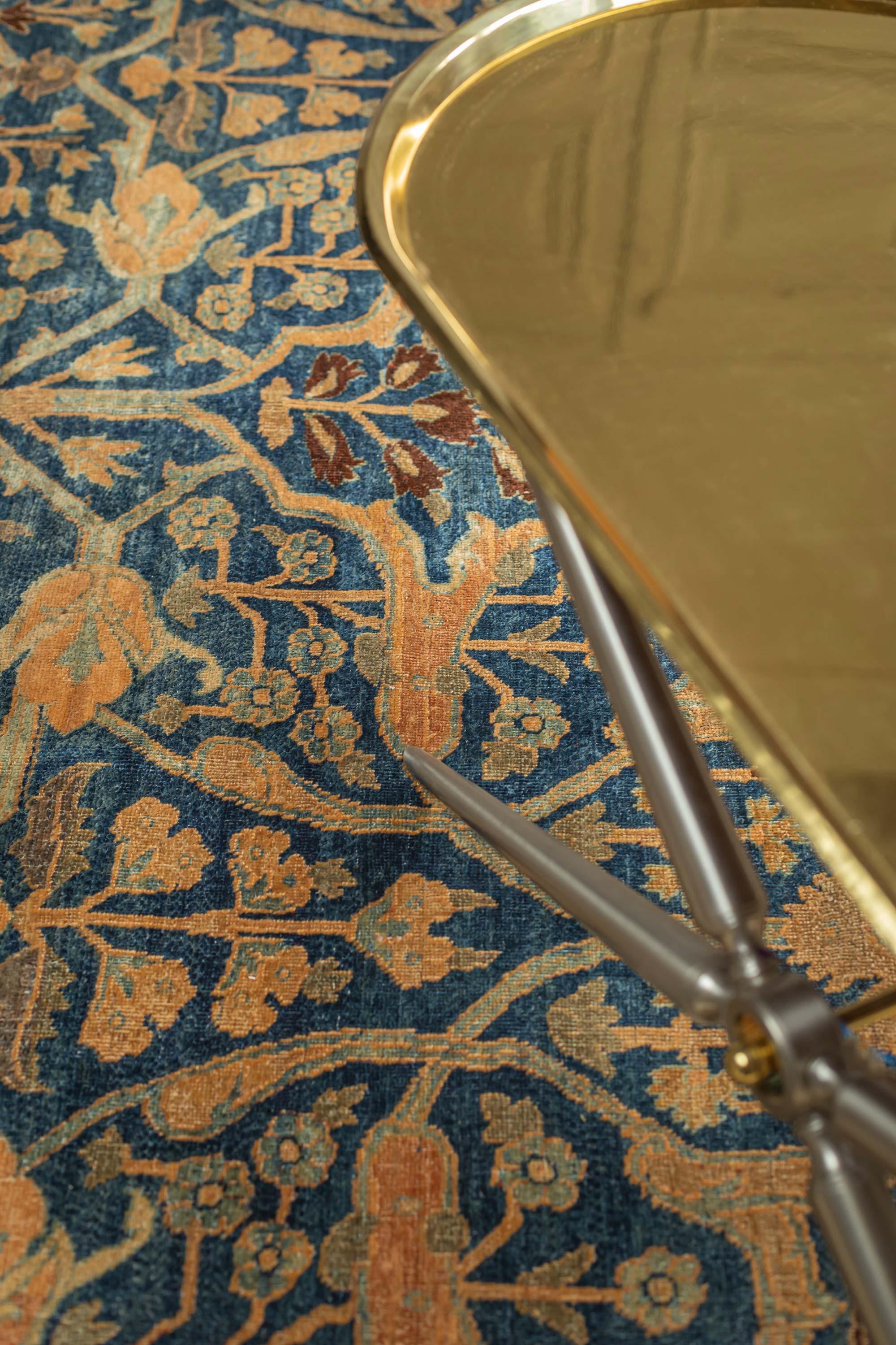 Doris Leslie Blauer persischer Täbris-Wollteppich aus dem 19. Jahrhundert, handgefertigt (Tabriz) im Angebot