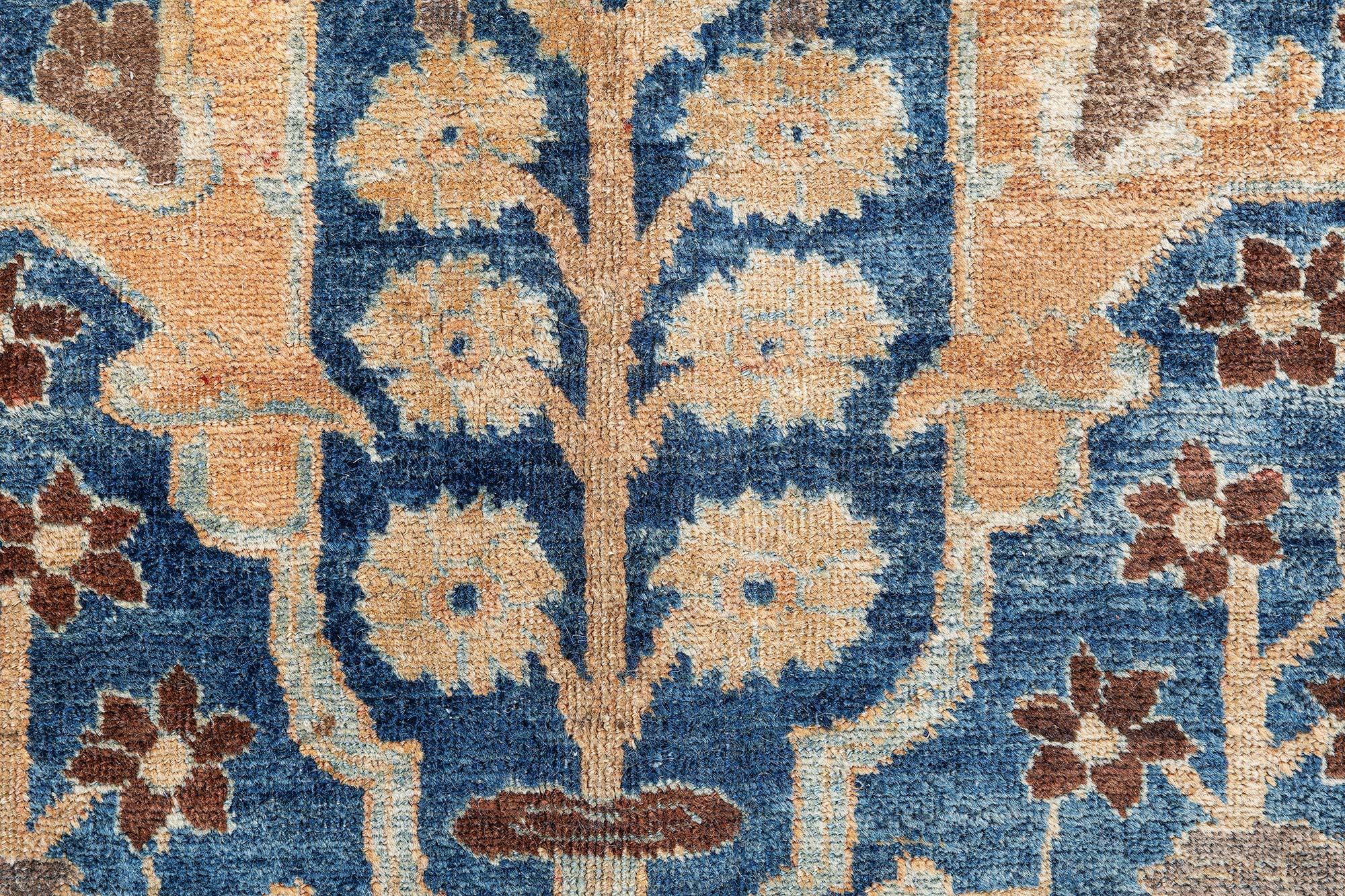 Doris Leslie Blauer persischer Täbris-Wollteppich aus dem 19. Jahrhundert, handgefertigt im Zustand „Gut“ im Angebot in New York, NY