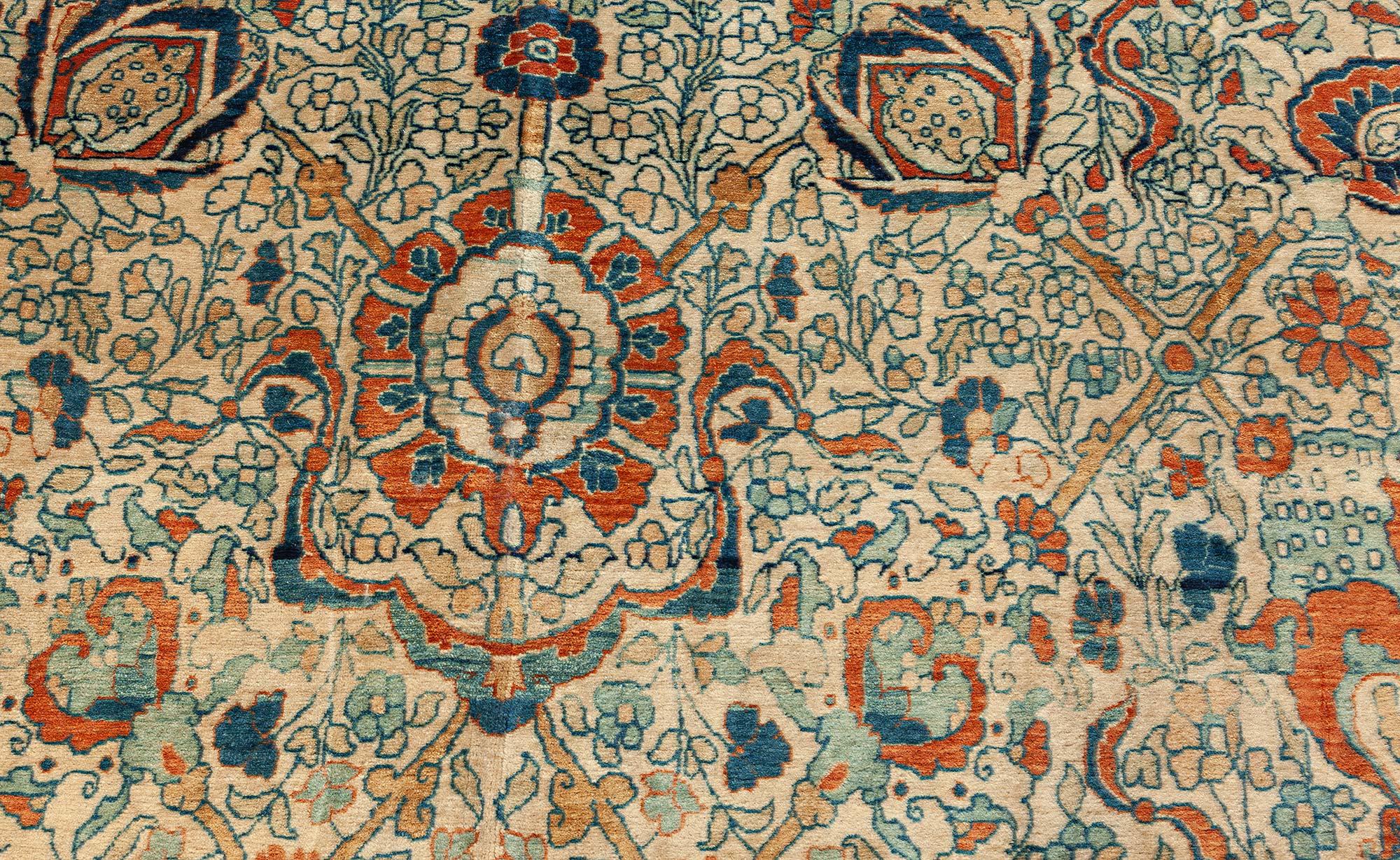 Authentique tapis persan en laine Tabriz du 19e siècle fait à la main
Taille : 10'3