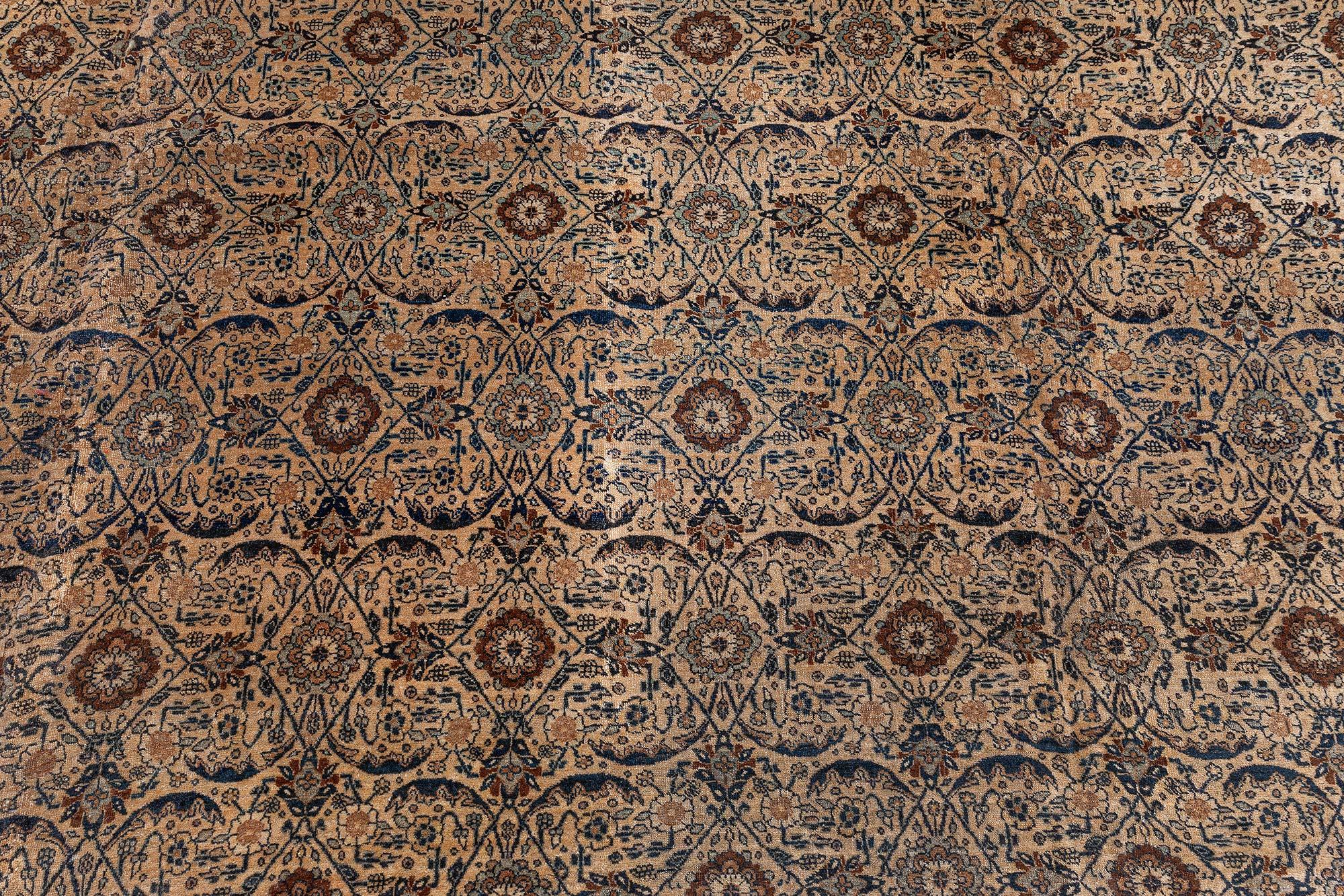 Noué à la main Tapis persan de Tabriz du 19ème siècle fait à la main Doris Leslie Blau en vente