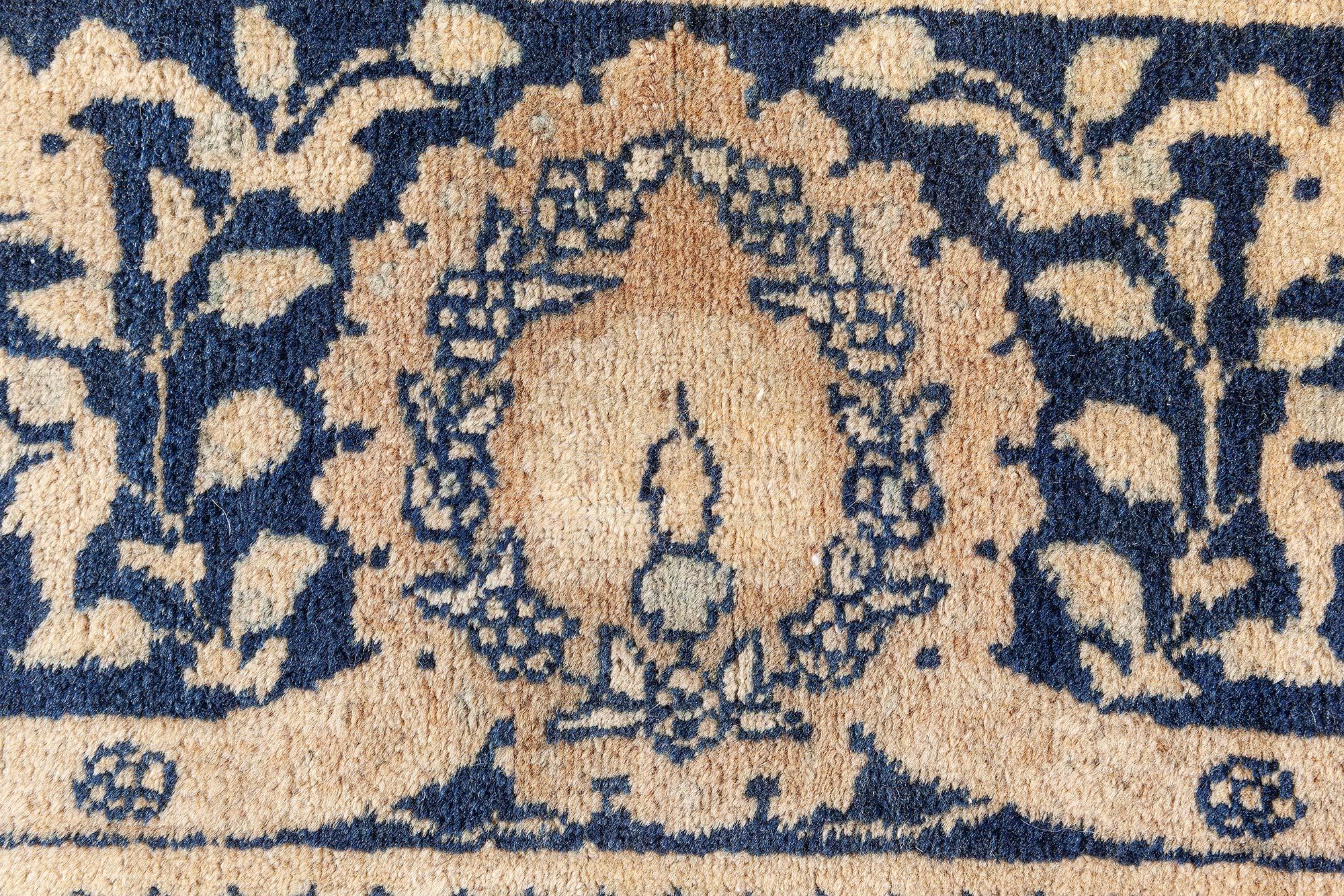 Tissé à la main Tapis persan de Tabriz du 19ème siècle fait à la main Doris Leslie Blau en vente