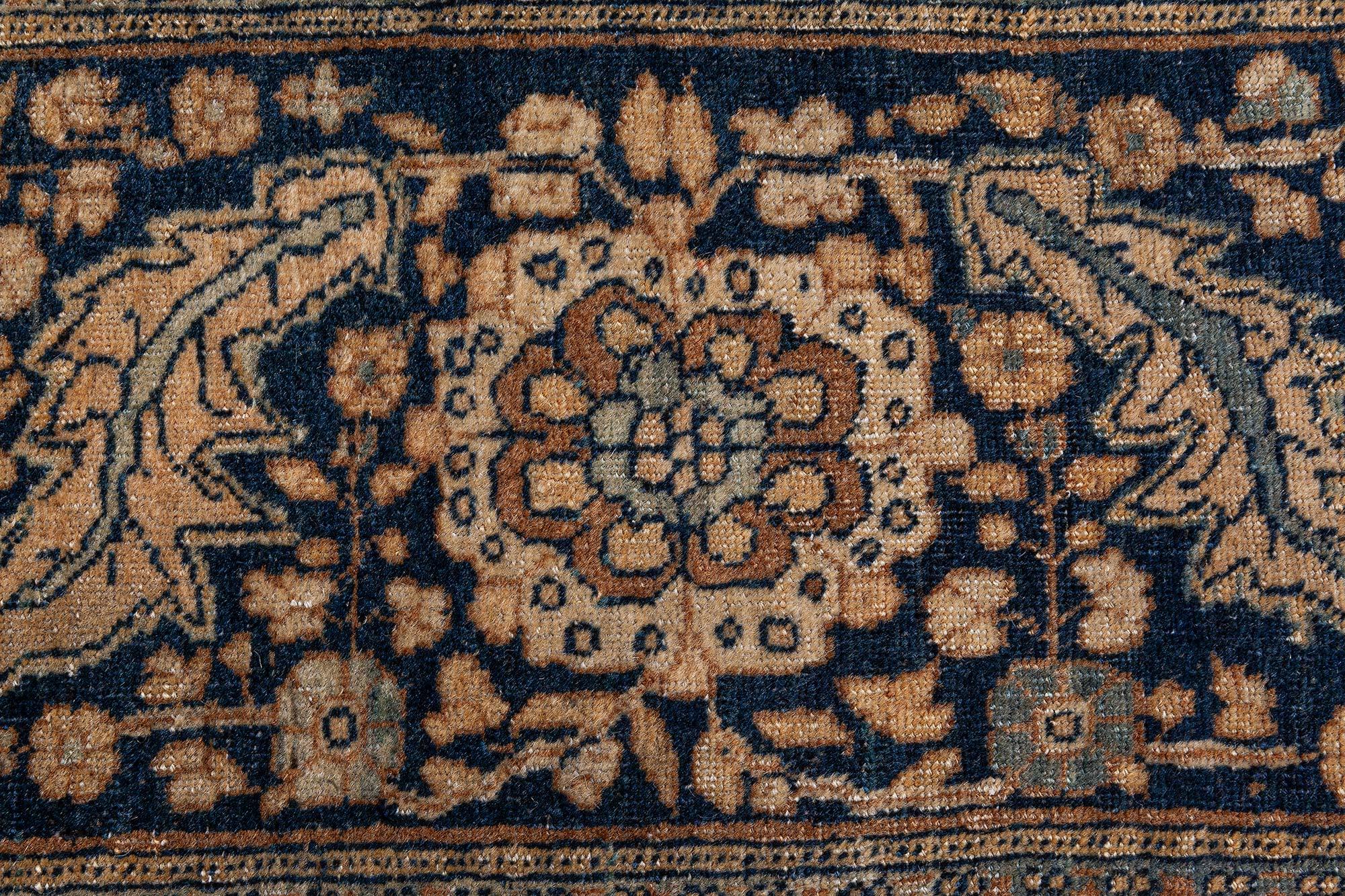 XIXe siècle Tapis persan de Tabriz du 19ème siècle fait à la main Doris Leslie Blau en vente