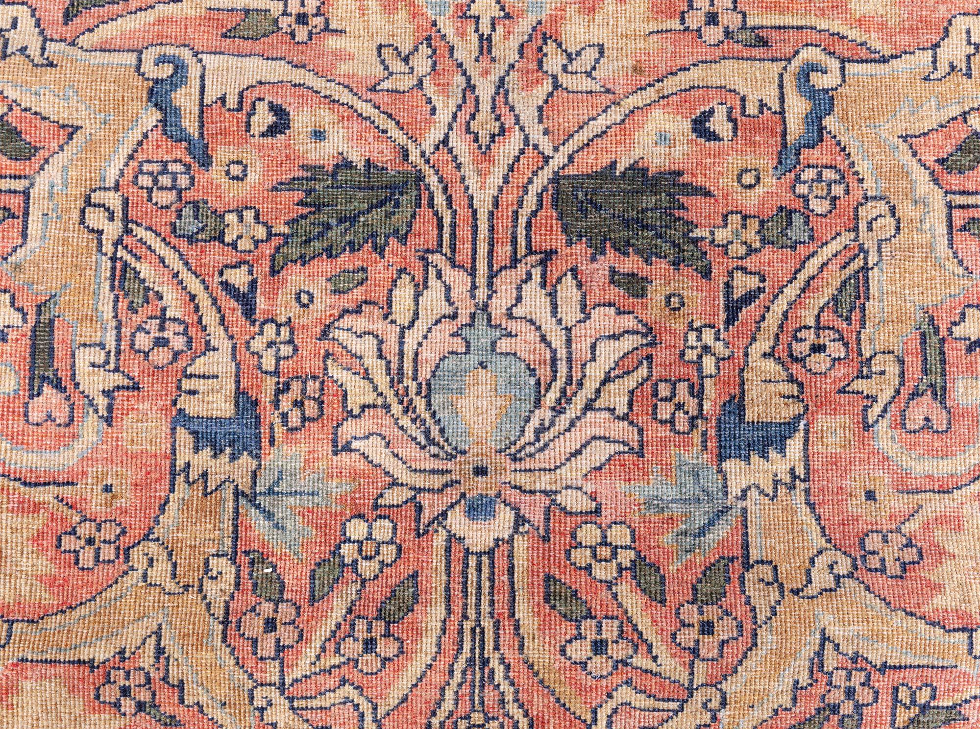 XIXe siècle Tapis persan de Tabriz du 19ème siècle fait à la main Doris Leslie Blau en vente