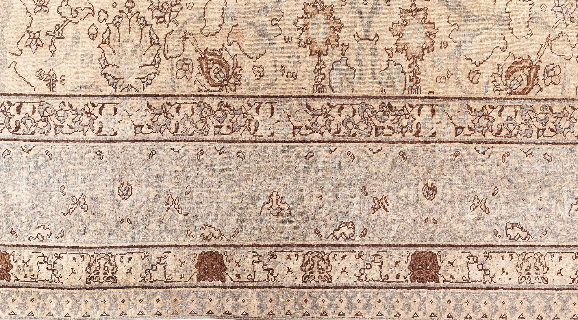 Doris Leslie Blauer persischer Täbris-Handgewebter Wollteppich aus dem 19. Jahrhundert (Persisch) im Angebot