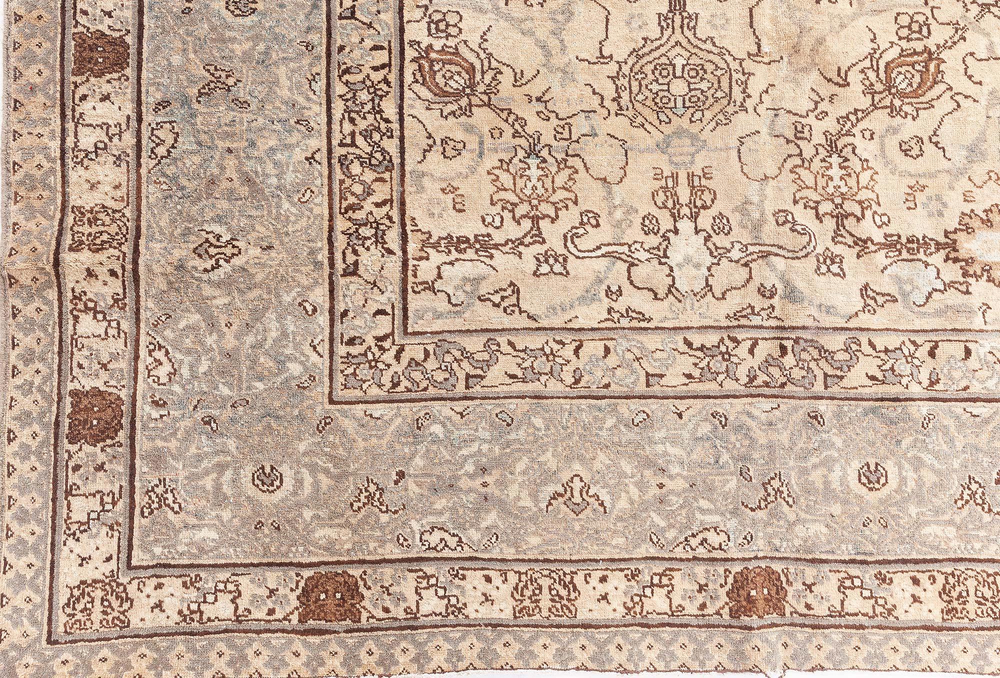 Doris Leslie Blauer persischer Täbris-Handgewebter Wollteppich aus dem 19. Jahrhundert (Wolle) im Angebot