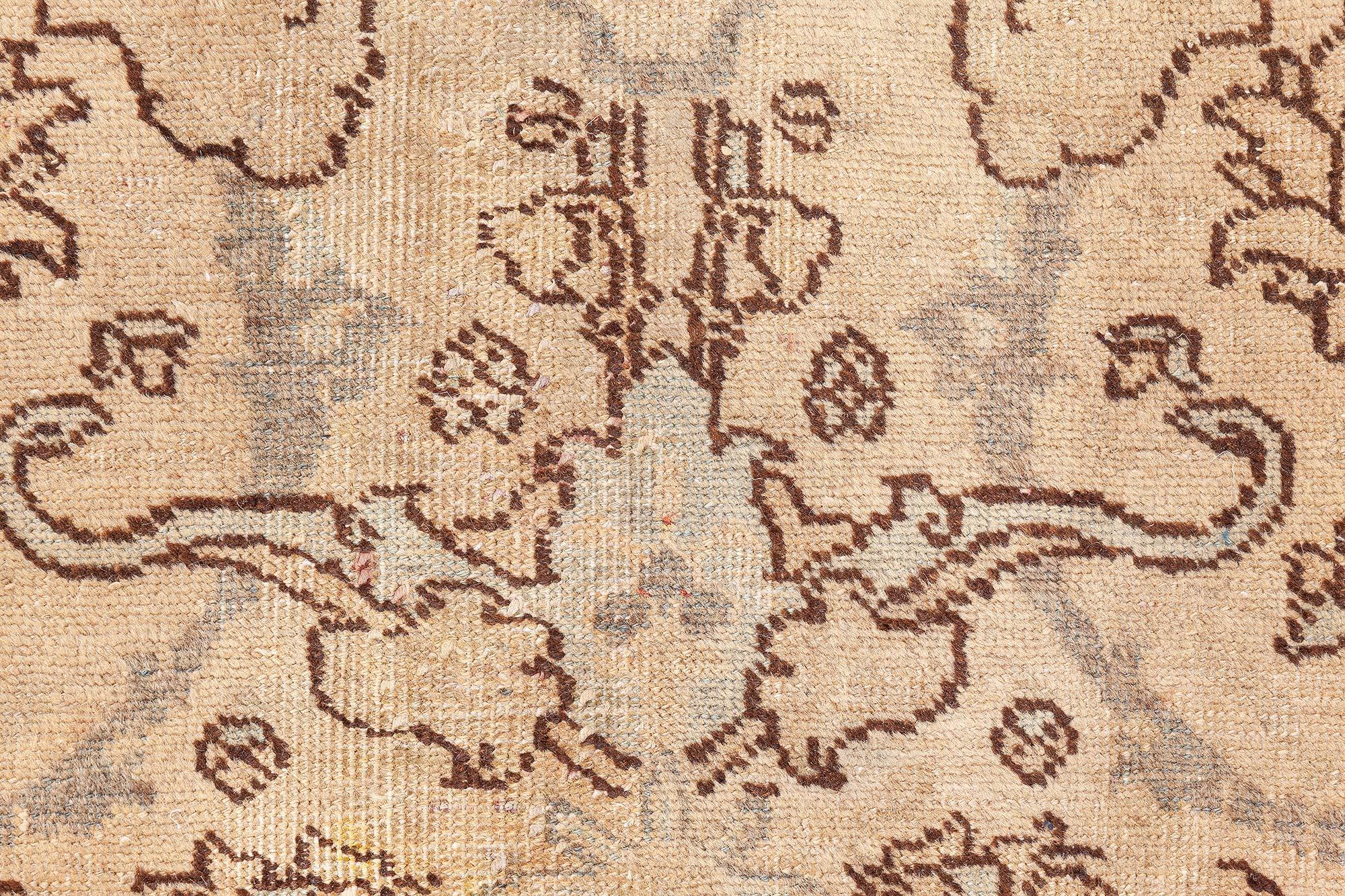 Doris Leslie Blauer persischer Täbris-Handgewebter Wollteppich aus dem 19. Jahrhundert im Angebot 3