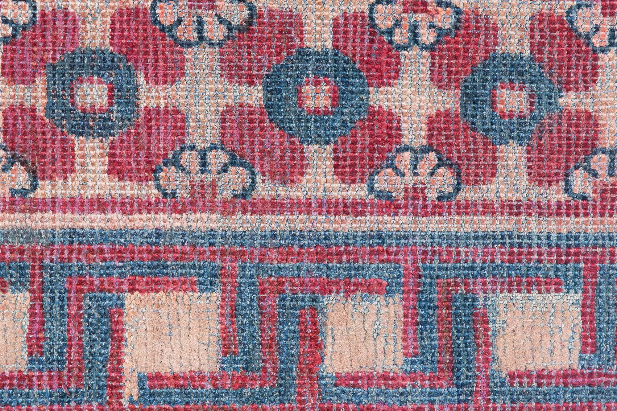 Authentique tapis en soie rouge de Samarkand (Khotan) du XIXe siècle
Taille : 6'6