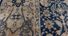 Alfombra antigua india de Agra de Doris Leslie Blau, con motivos florales por toda la superficie y en tono marrón cálido - h. 1880