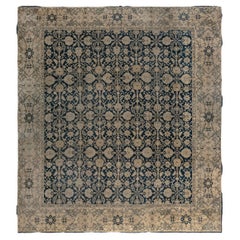 Alfombra antigua india de Agra de Doris Leslie Blau, con motivos florales por toda la superficie y en tono marrón cálido - h. 1880