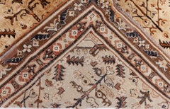 Doris Leslie Blau – Antiker indischer Teppich „Agra“ in warmem Beige von Doris Leslie Blau