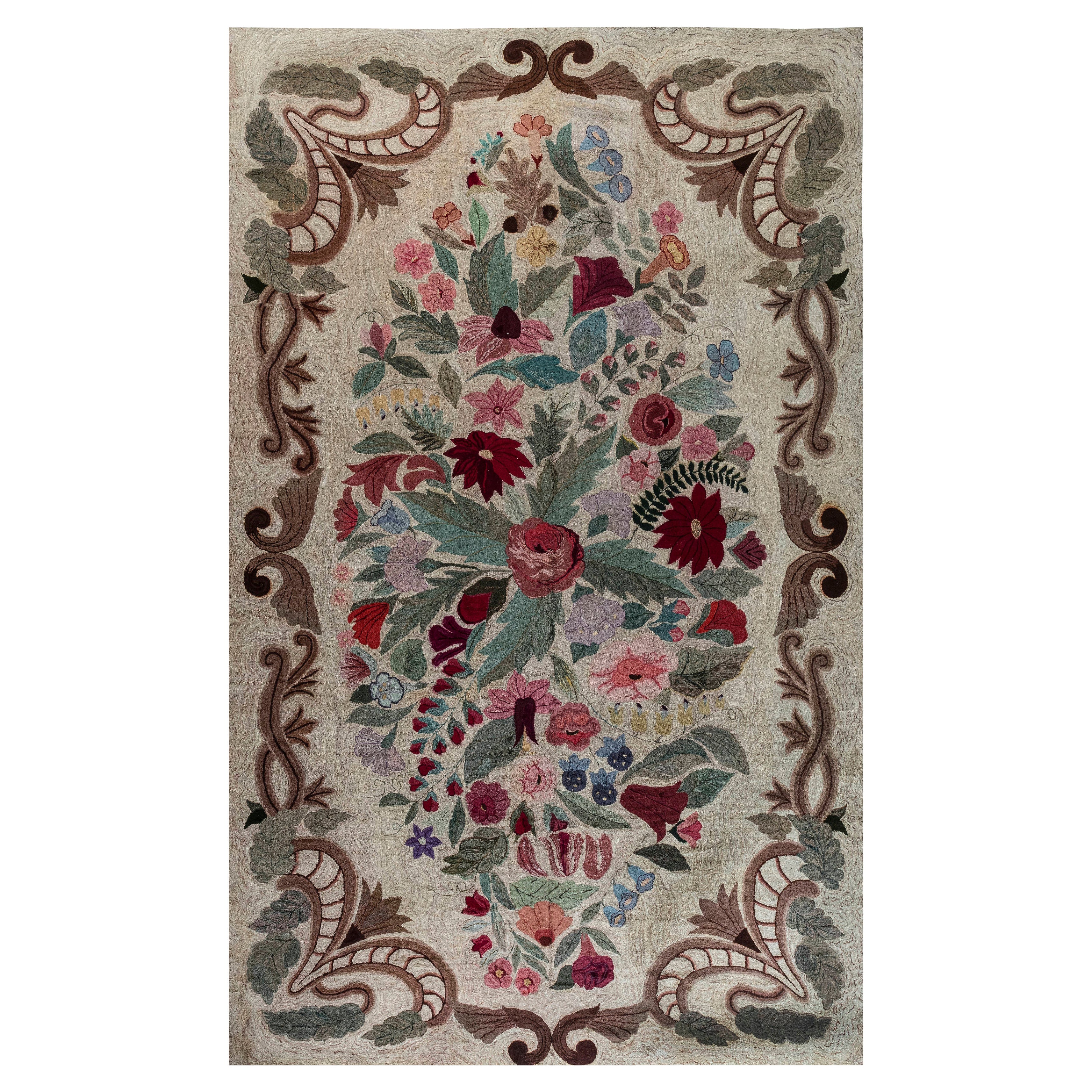 Tapis crocheté américain ancien Doris Leslie Blau avec bouquet floral lavande