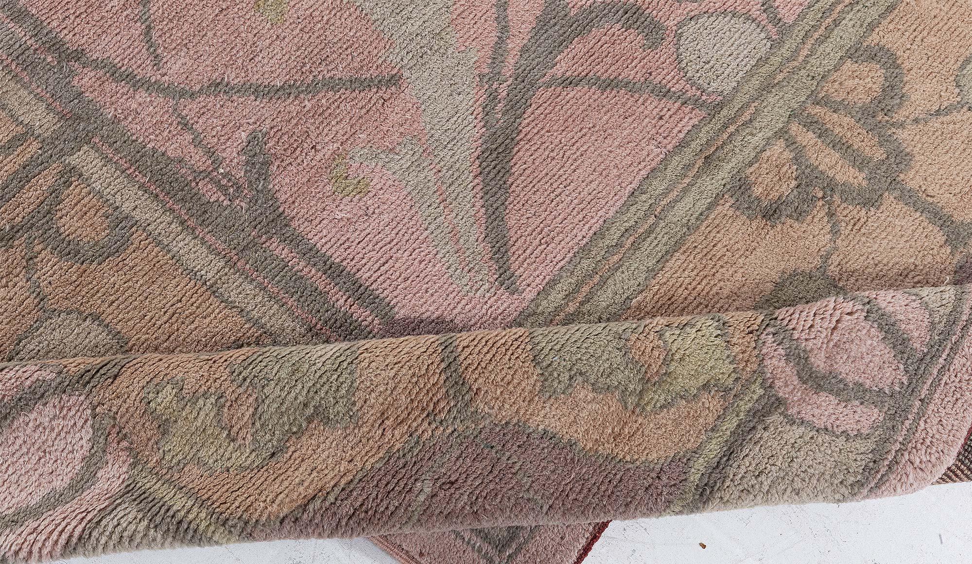 Alfombra Doris Leslie Blau Antique Arts and Crafts en Bueno estado para la venta en New York, NY