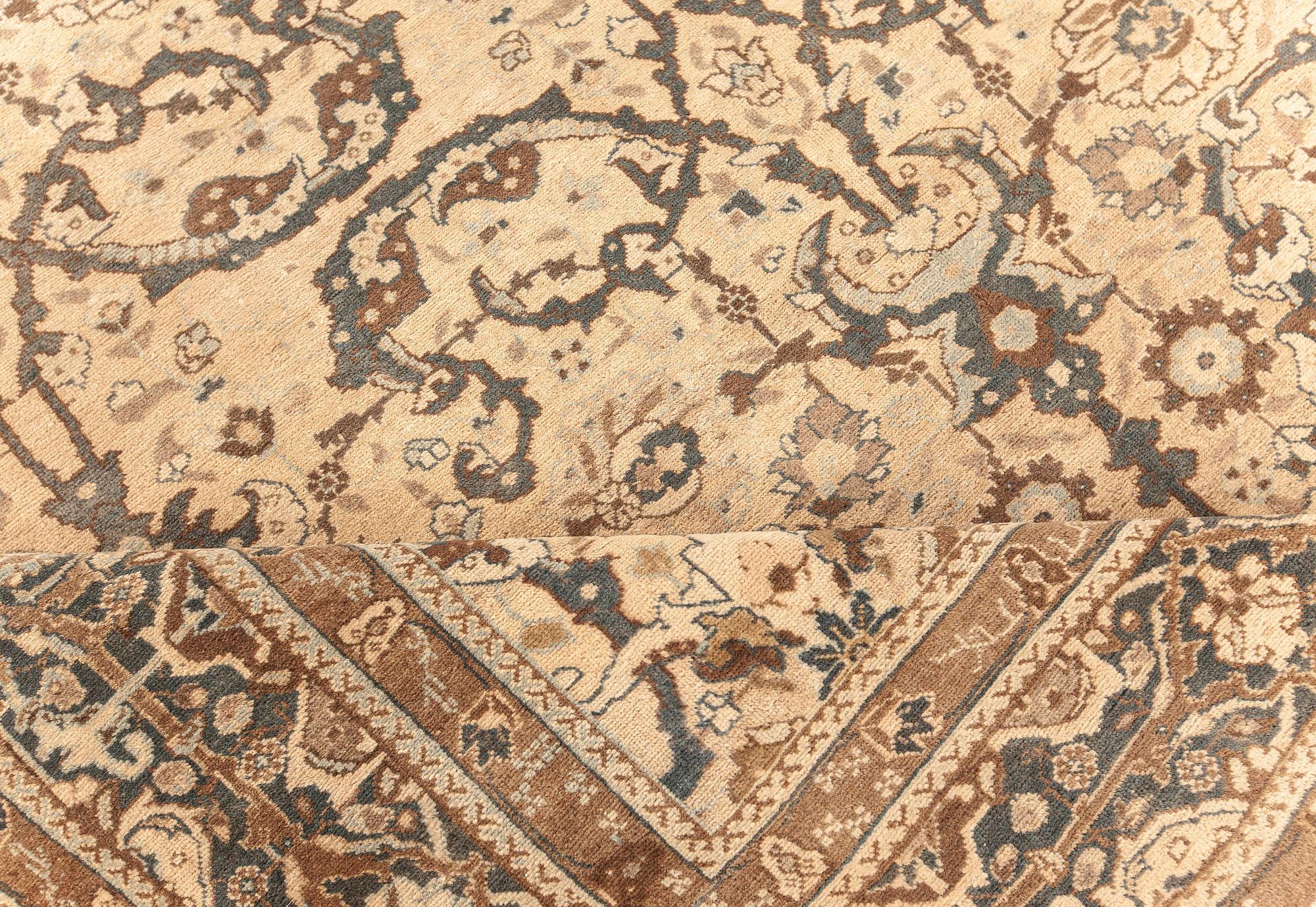 Tappeto persiano Tabriz autentico in beige, blu, marrone e grigio
Dimensioni: 7'10