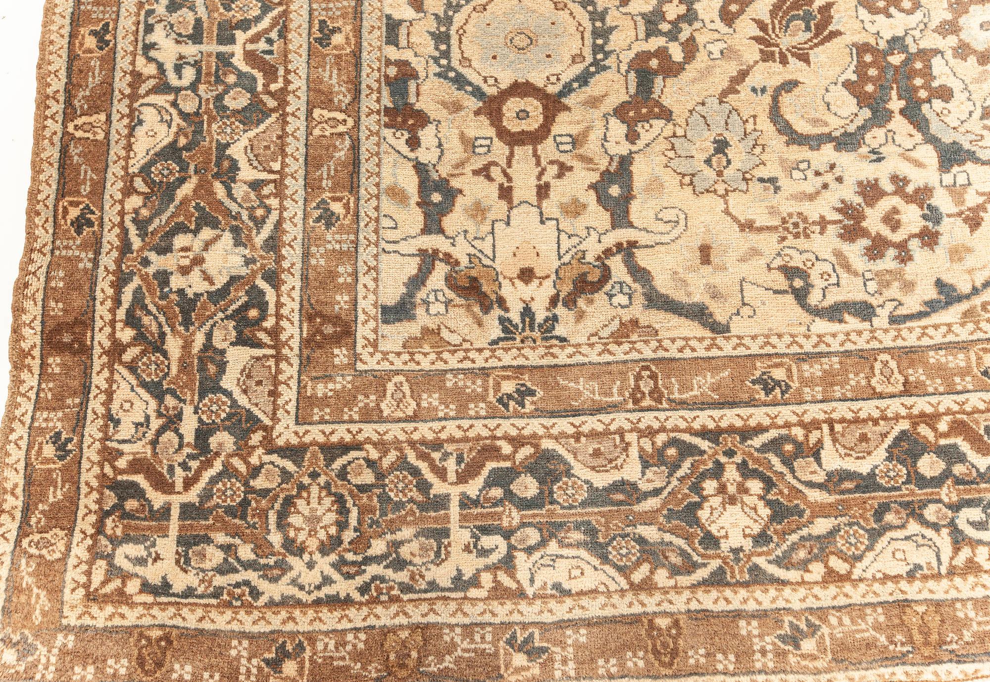 Persiano Tappeto antico autentico persiano Tabriz di Doris Leslie Blau in vendita