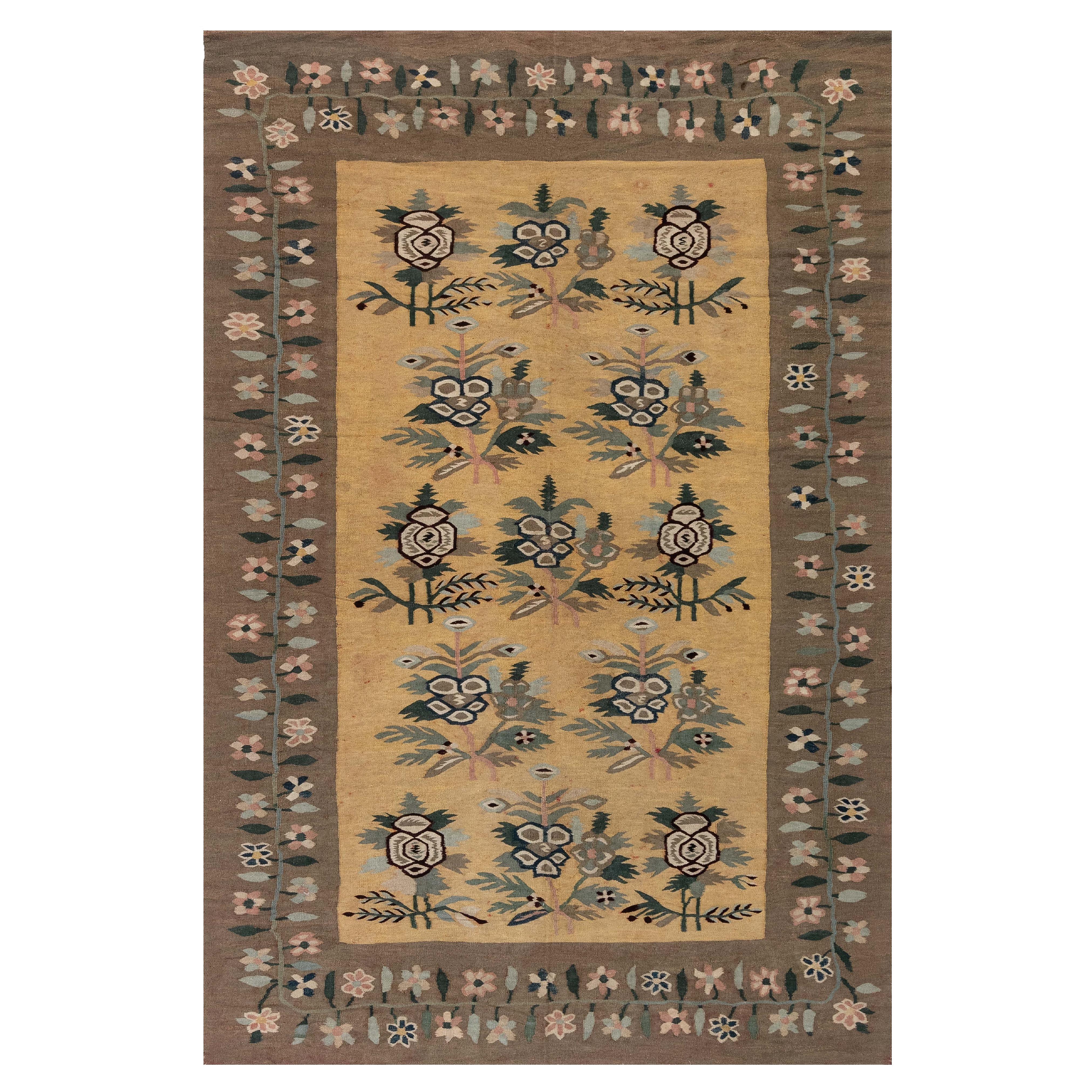 Doris Leslie Blau Antiker bessarabischer Blumenteppich im Angebot