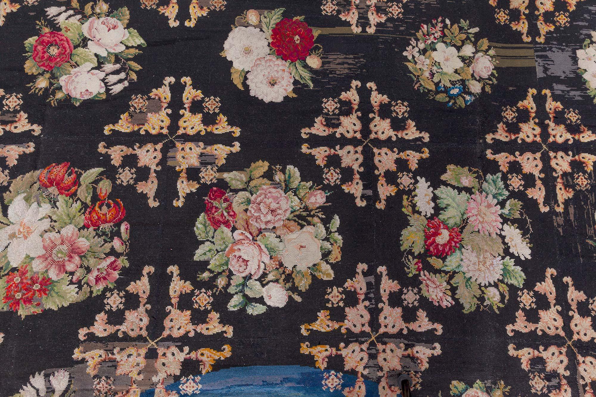 Lana Tappeto botanico Doris Leslie Blau con sfondo nero antico in vendita