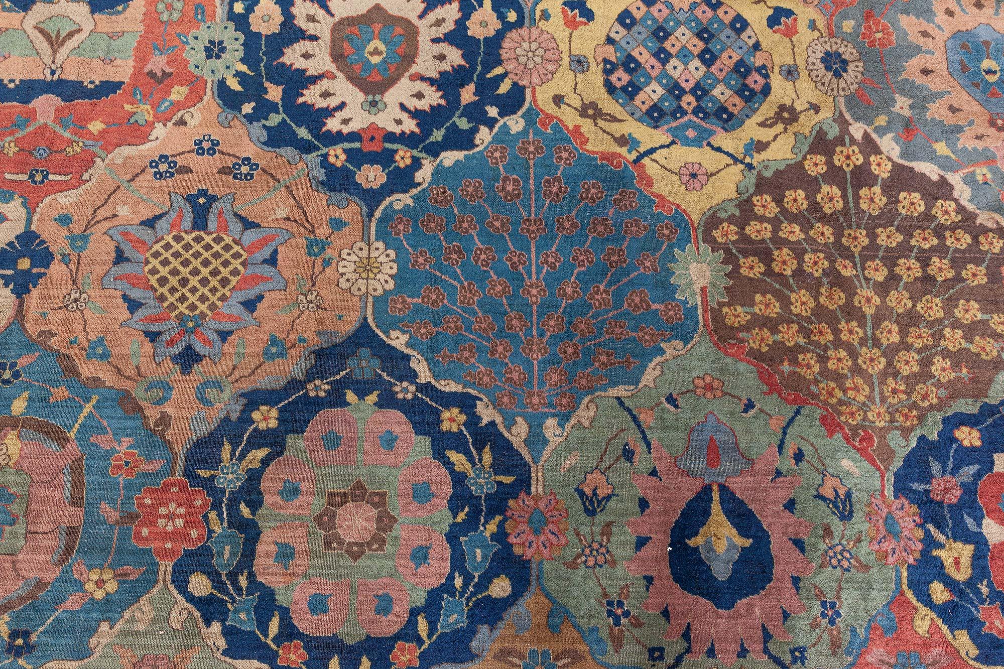 Indien Tapis indien botanique ancien Doris Leslie Blau, taille ajustée en vente