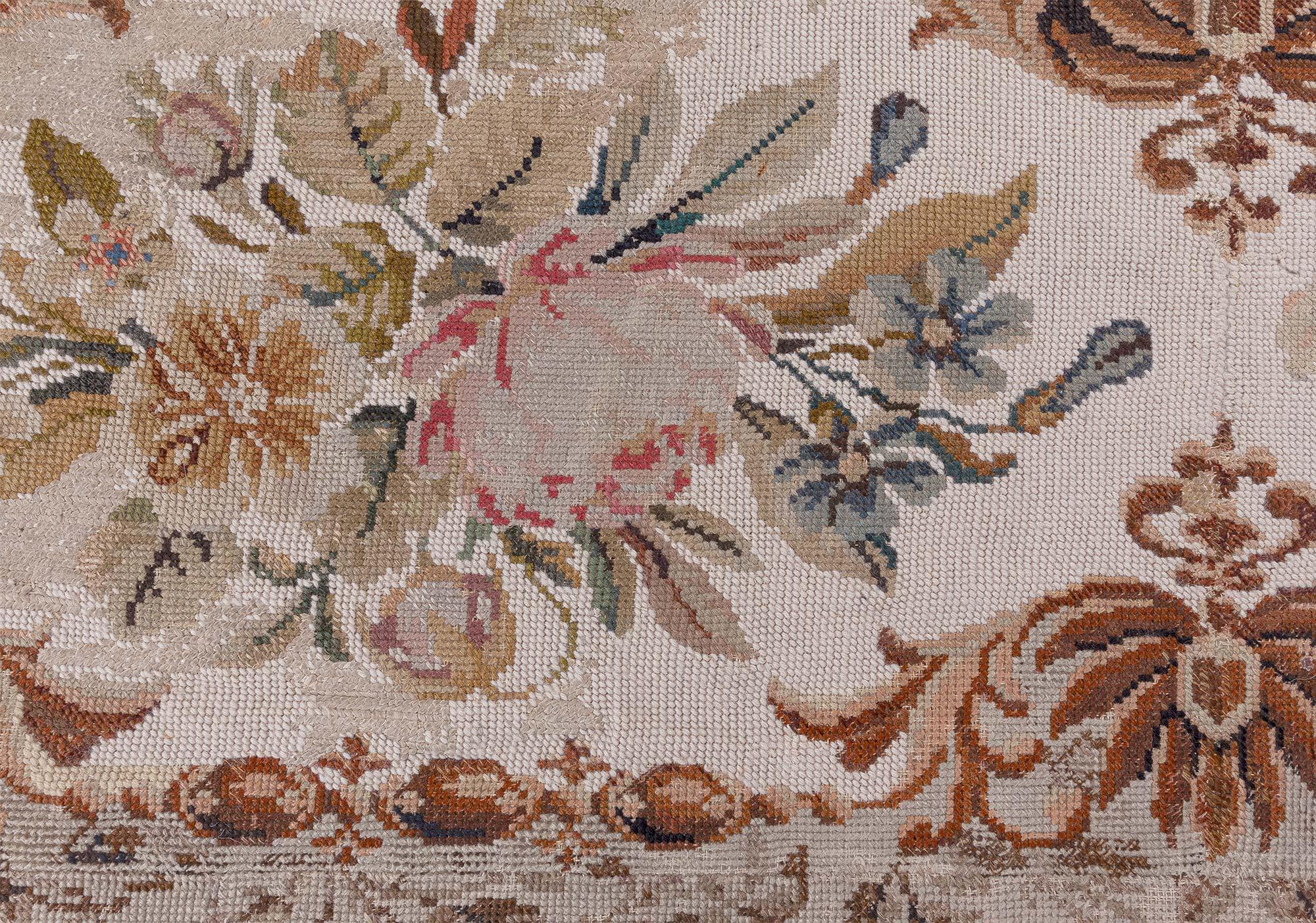 Antico tappeto botanico ad ago
Dimensioni: 10'0